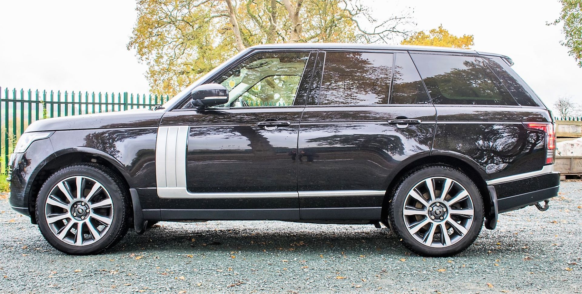 Range Rover Vogue TDV6 diesel automatic 4WD 5 door estate car Registration Number: PE15 MVS Date - Image 8 of 29