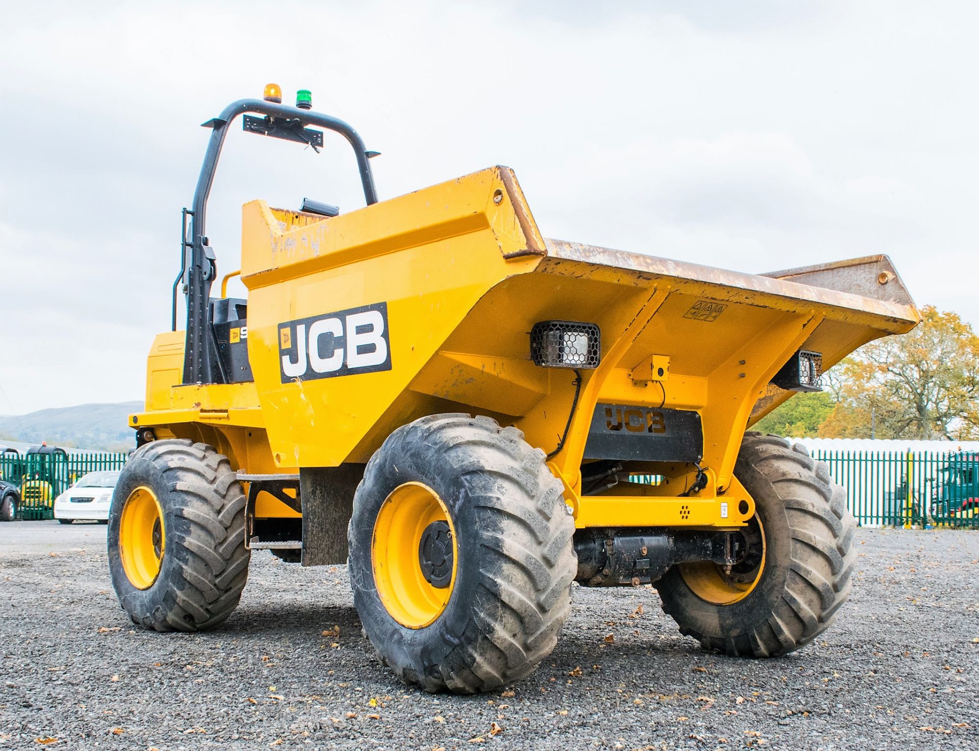 JCB 9T-1 9 tonne straight skip dumper Year: 2018 S/N: J2561073 Recorded Hours: 1015 6297 c/w Front - Image 2 of 16