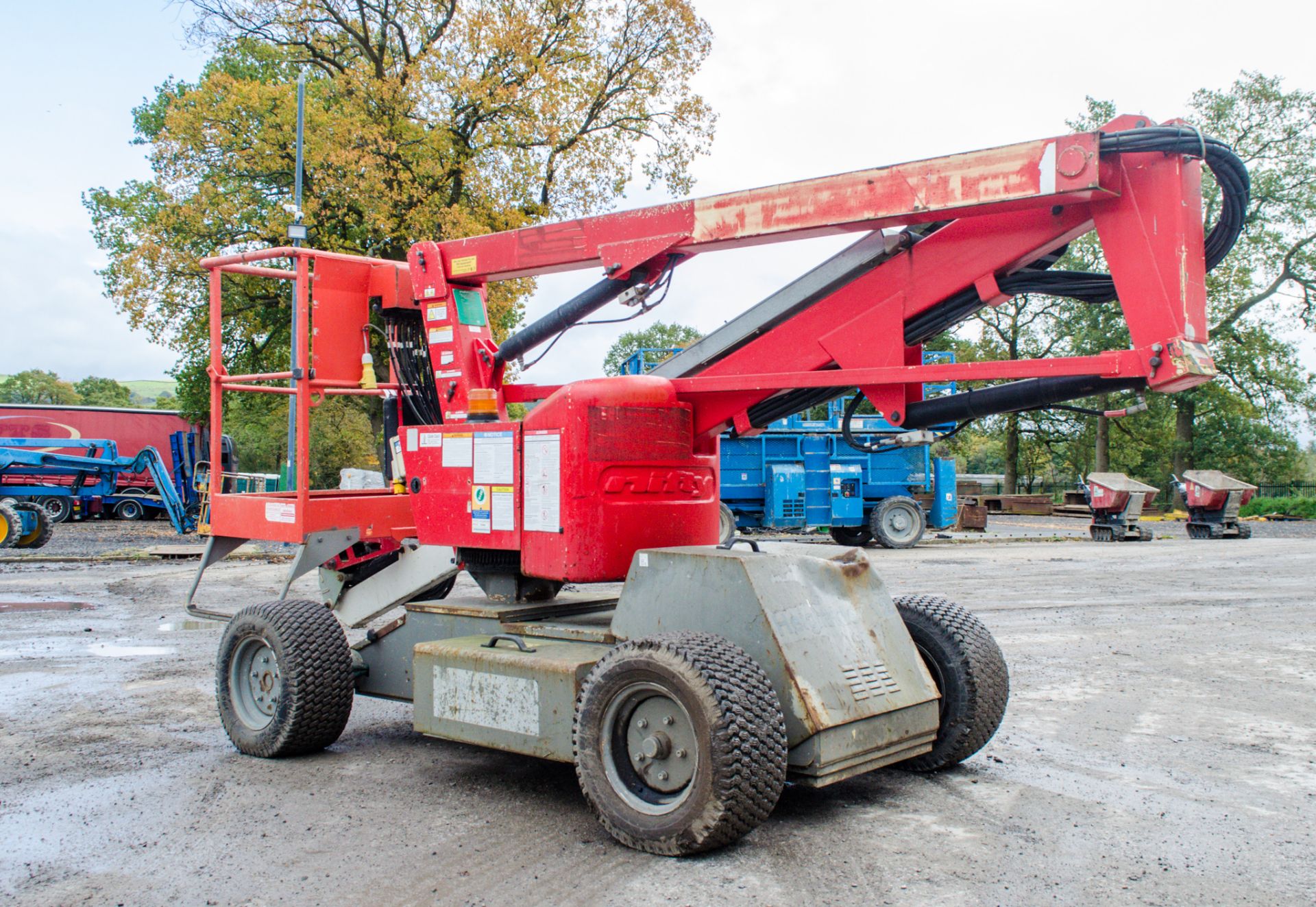 Nifty HR12NDE Heightrider diesel/battery electric articulated boom access platform Year: 2010 Serial - Bild 3 aus 17