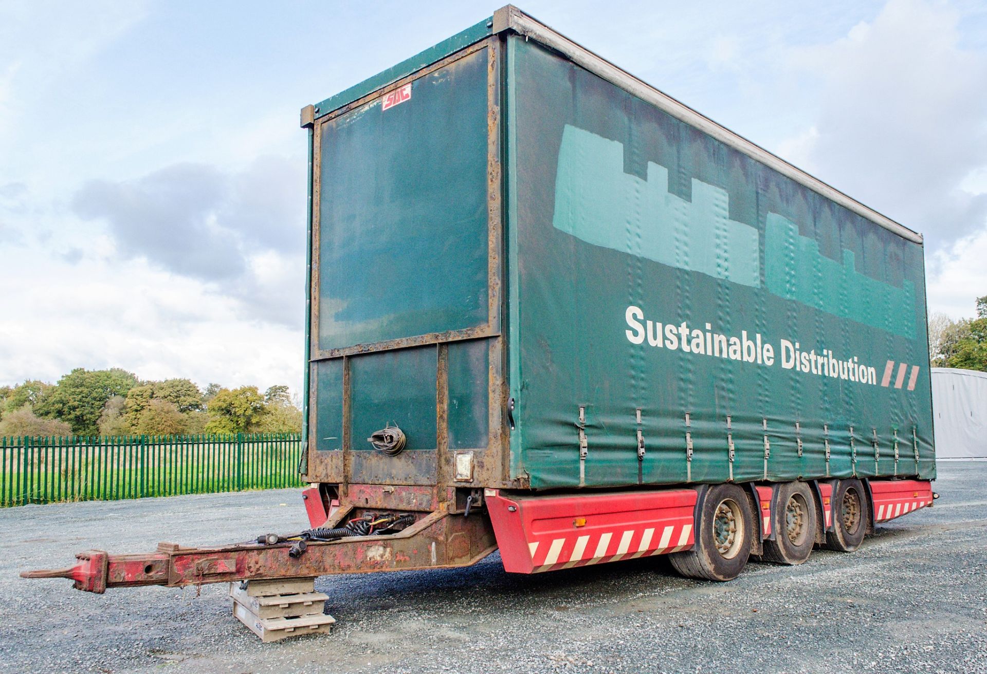 SDC 8 metre tri axle trailer Date of Registration: 15/12/2010 S/N: H05700011618