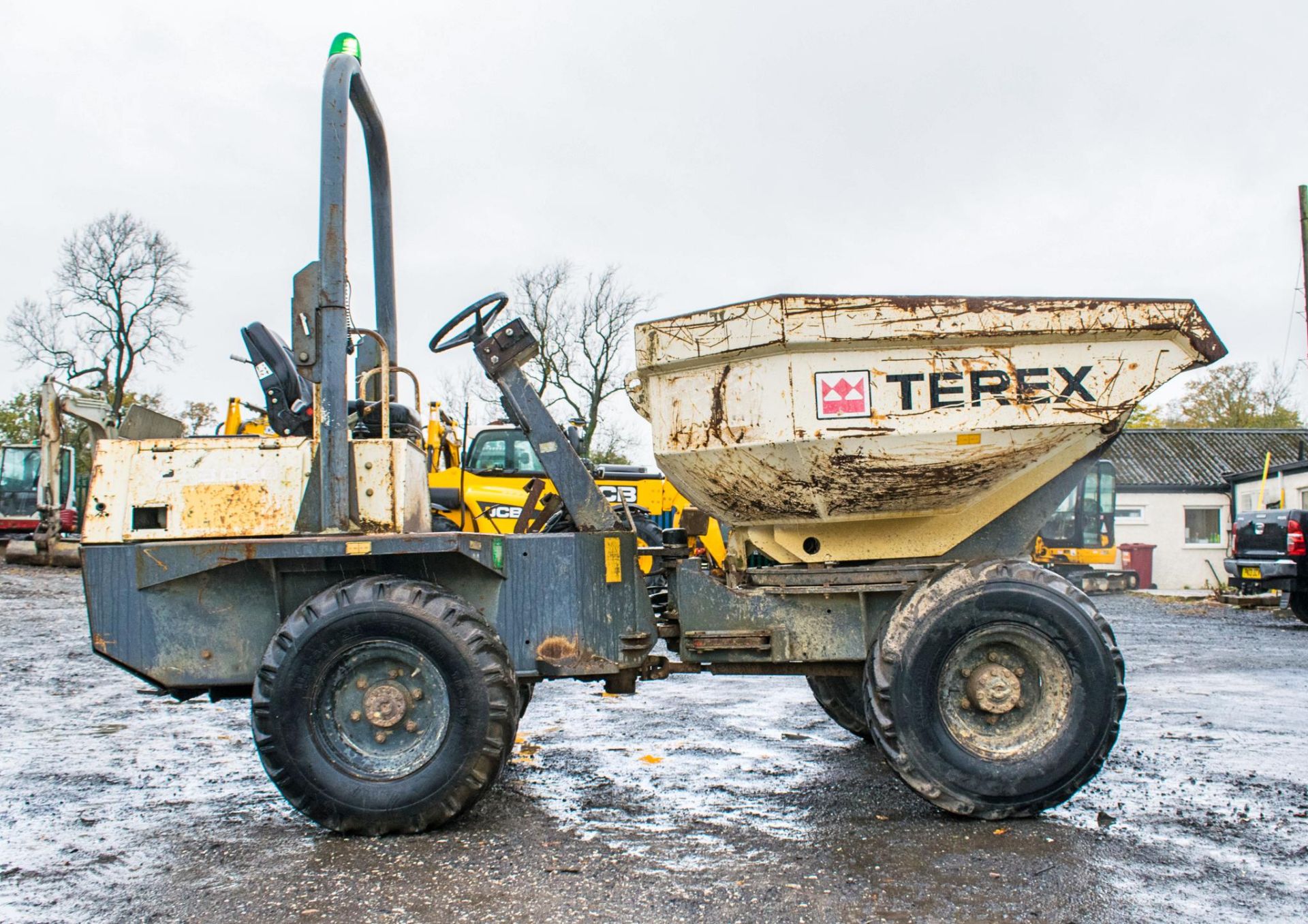 Benford 3 tonne swivel skip dumper Year: 2007 S/N: E709FS372 Recorded Hours: 2928 D1306 - Image 7 of 18