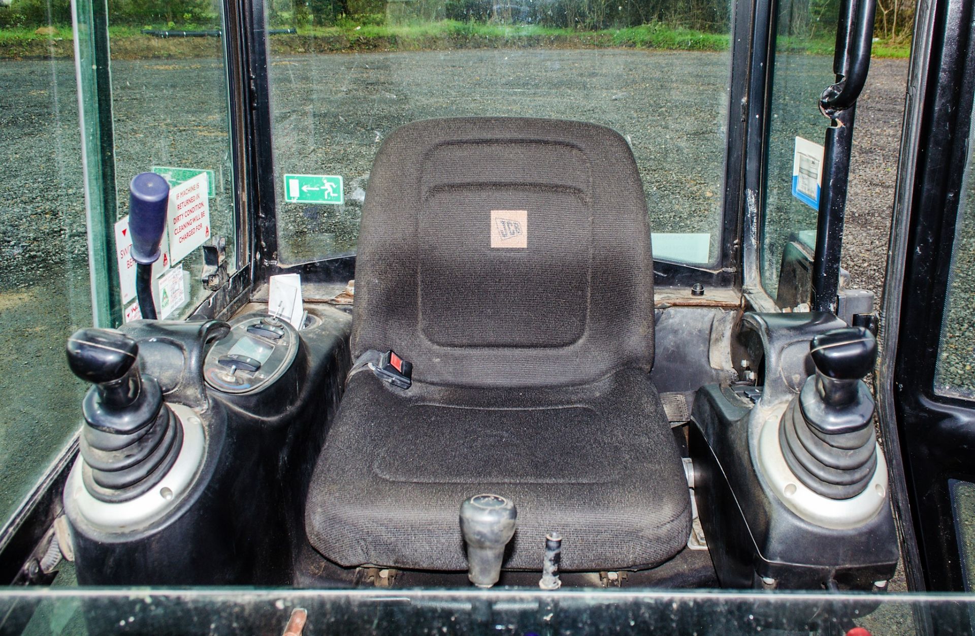 JCB 801.6 CTS 1.5 tonne rubber tracked mini excavator Year: 2014 S/N: 2071611 Recorded Hours: 1927 - Image 17 of 20