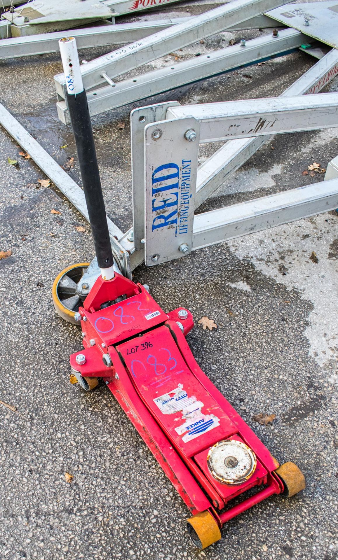 Sealey low level hydraulic trolley jack ** Upper handle missing **