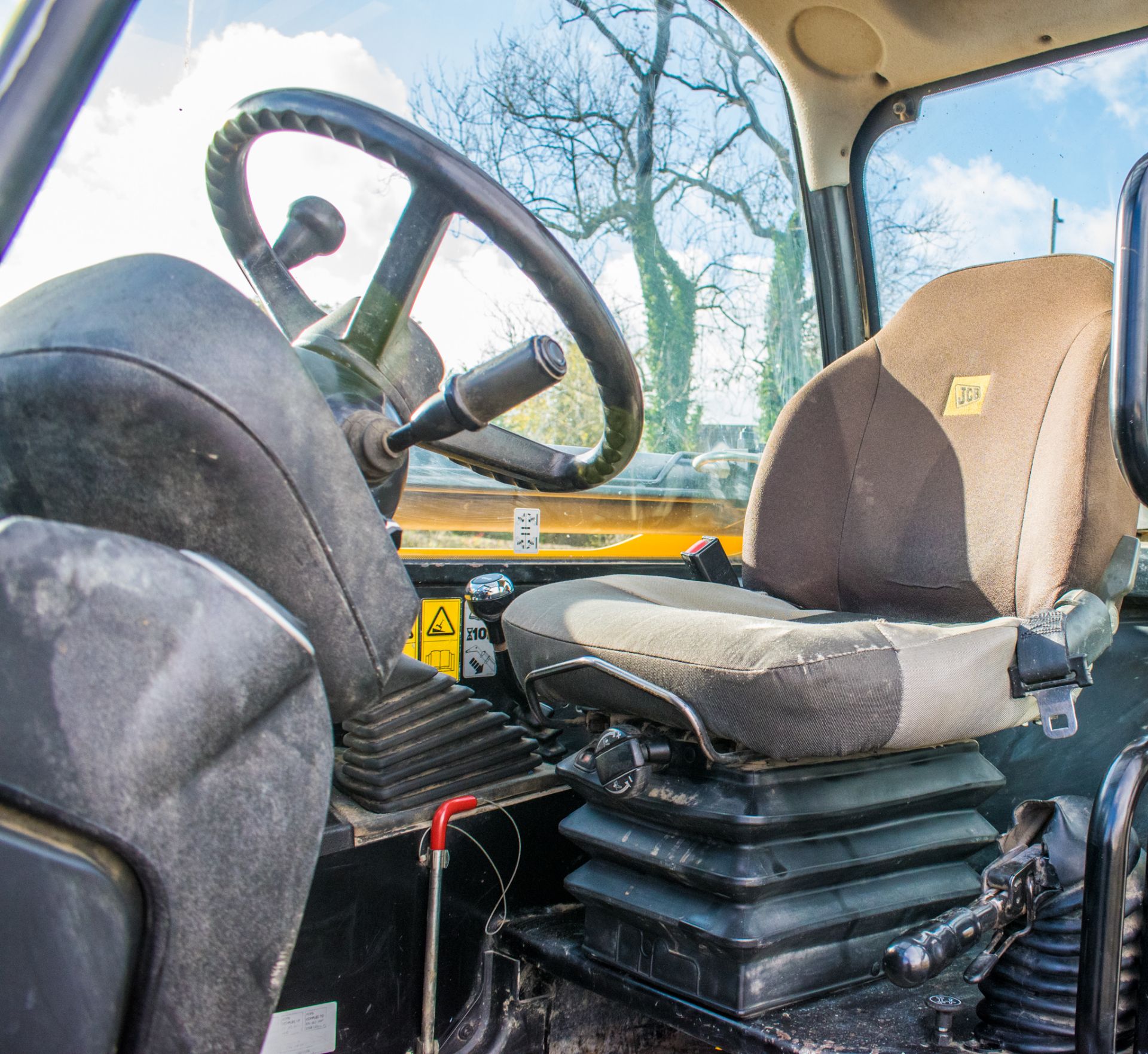 JCB 535-125 12.5 metre telescopic handler Registration Number: MX62 BBZ Year: 2012 S/N: 2145026 - Image 19 of 21