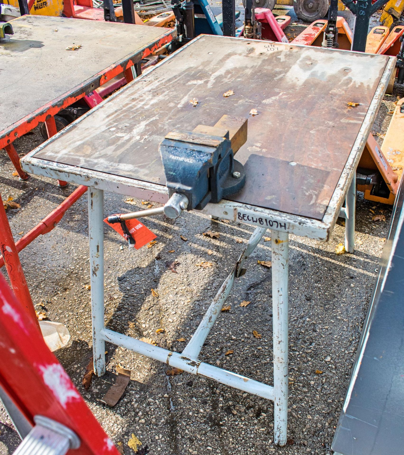 Collapsible steel site work bench  c/w bench vice B107H