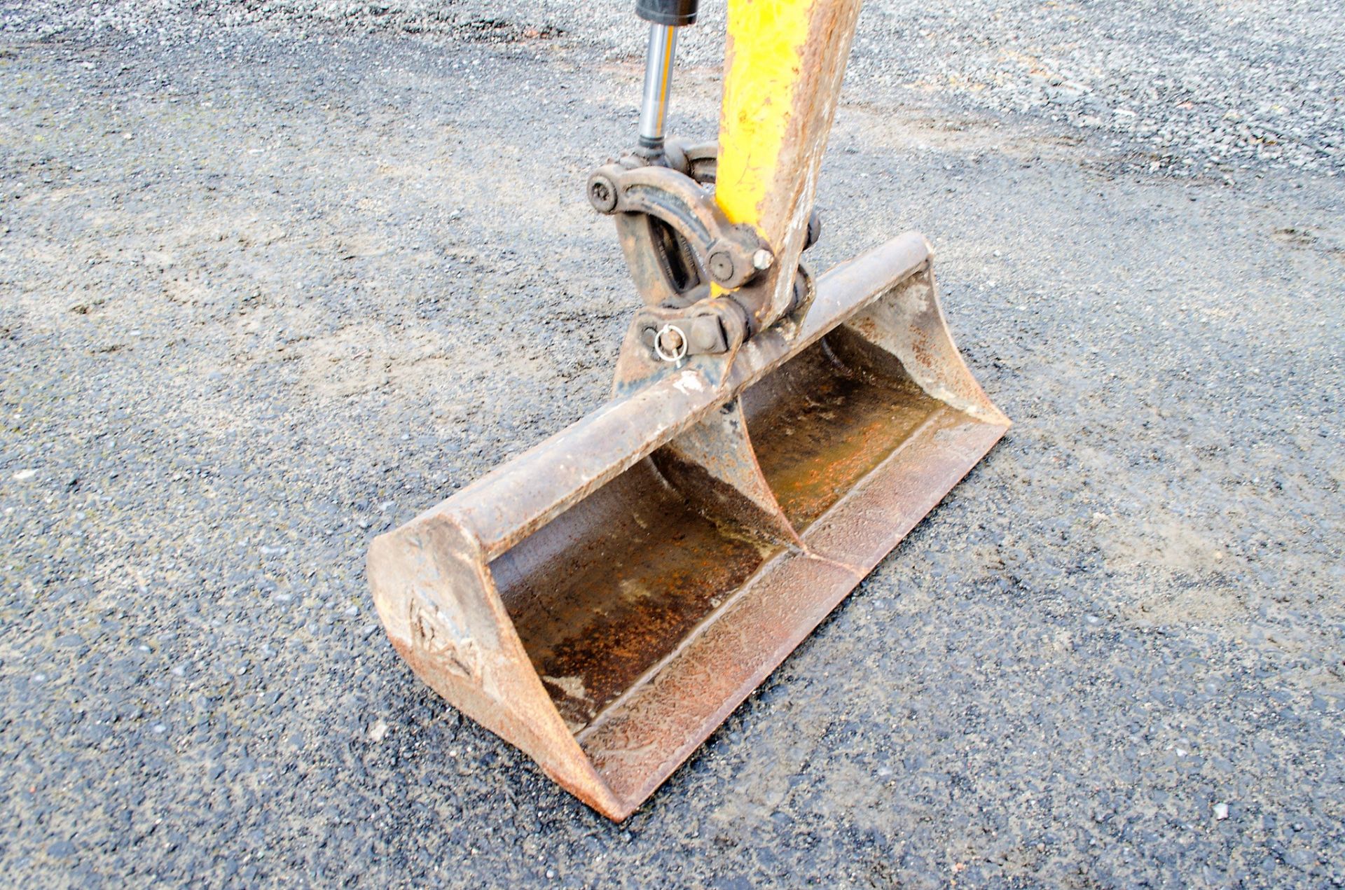 JCB 801.6 CTS 1.5 tonne rubber tracked mini excavator Year: 2014 S/N: 2071611 Recorded Hours: 1927 - Image 11 of 20