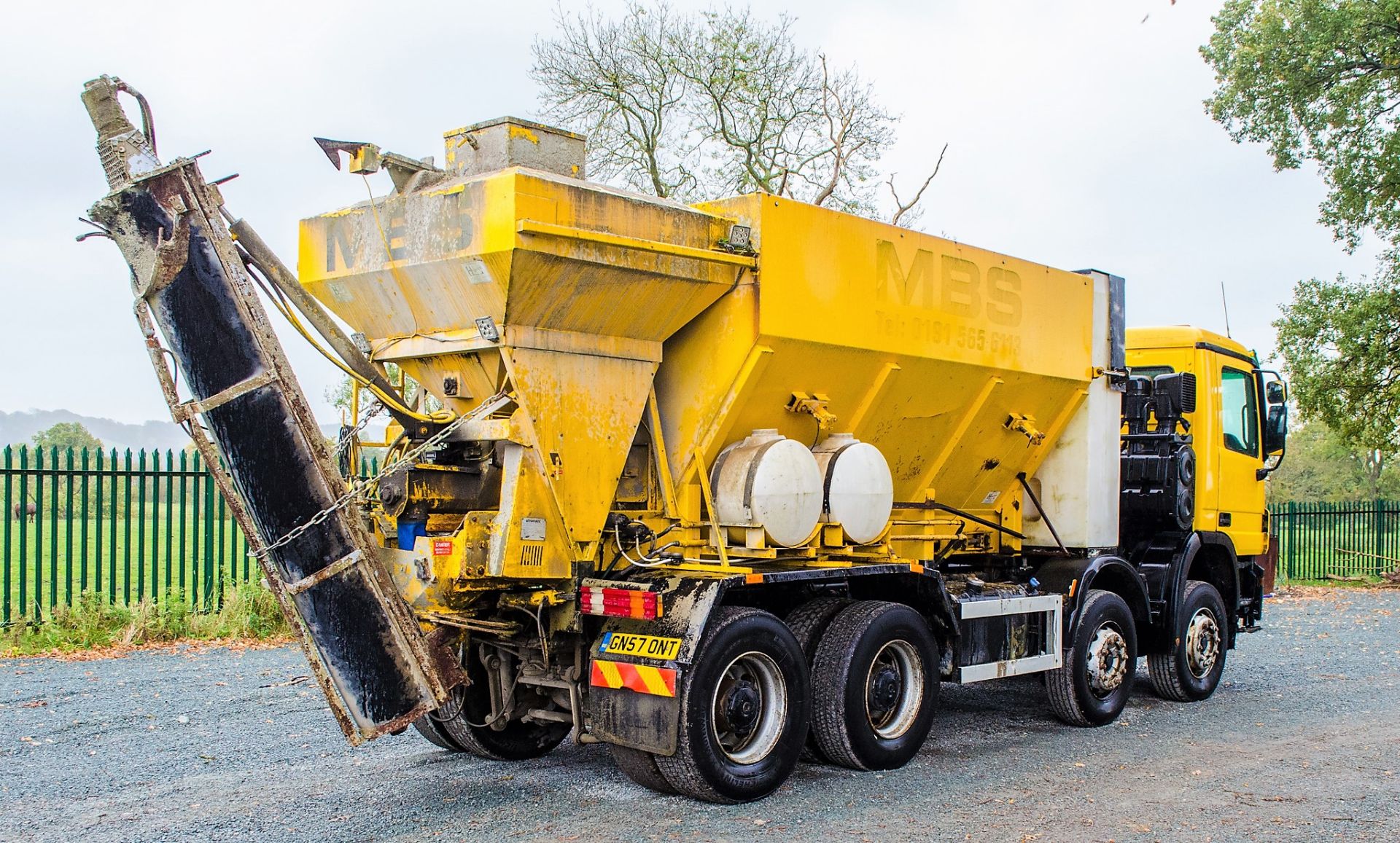 Mercedes Benz Actros manual 32 tonne 8 wheel volumetric mixer wagon Registration Number: GN57 ONT - Image 3 of 20