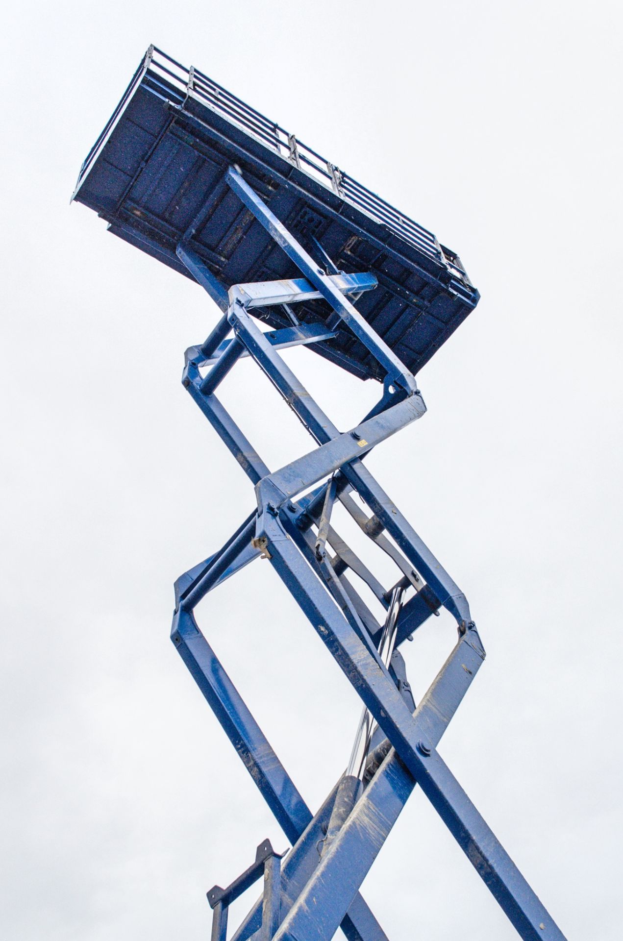 Genie GS4390 43 ft Rough Terrain 4 x 4 diesel driven mobile scissor lift access platform Year: - Image 8 of 10