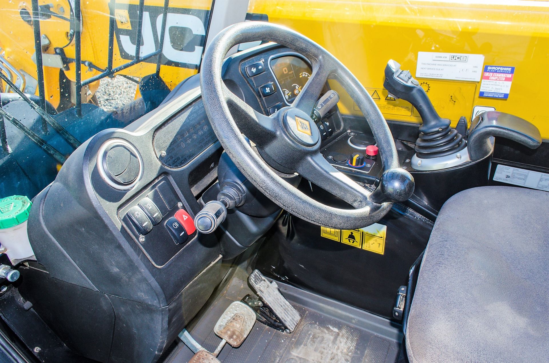 JCB 525-60 Hi-Viz 6 metre telescopic handler Registration Number: MT17 UOS Year: 2017 S/N: 2458156 - Image 19 of 22