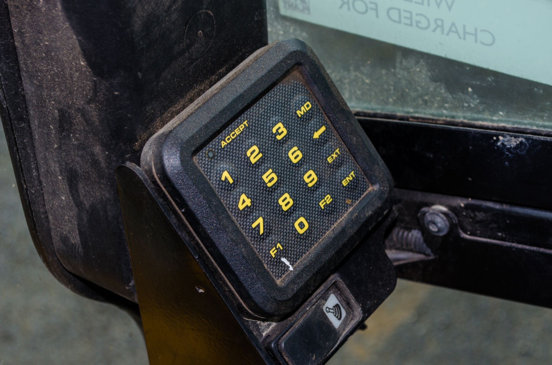 JCB 801.6 CTS 1.5 tonne rubber tracked mini excavator Year: 2014 S/N: 2071611 Recorded Hours: 1927 - Image 19 of 20