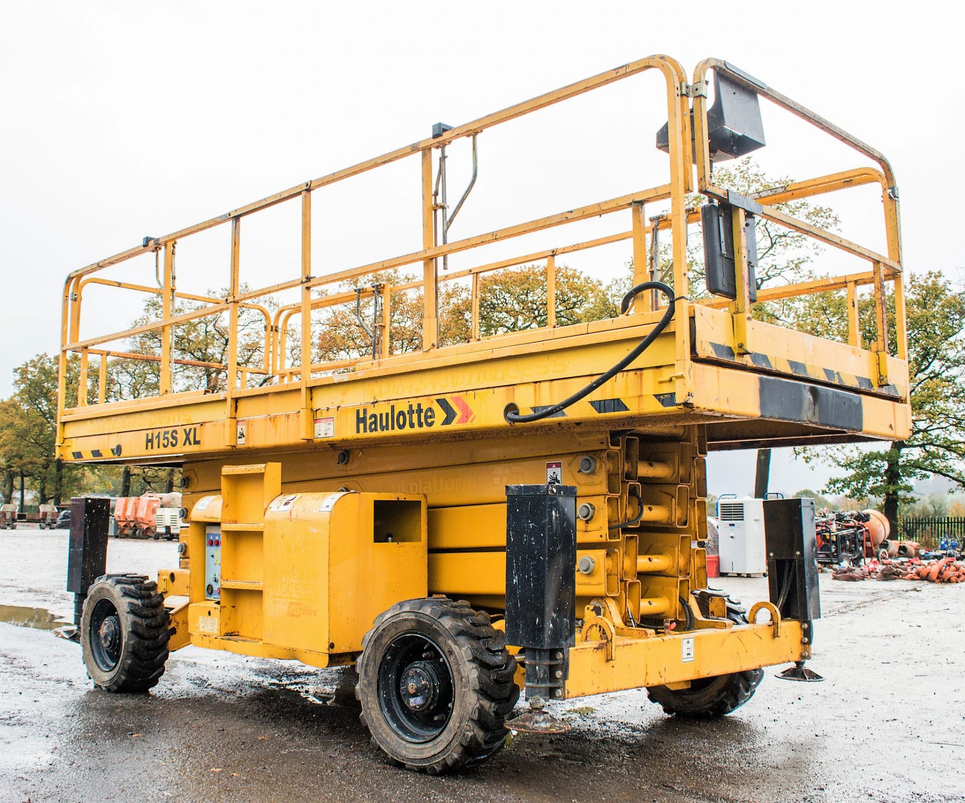 Haulotte Ciseaux H15SXL 15 metre diesel driven 4x4 rough terrain scissor lift Year: 2006 S/N: - Image 4 of 12