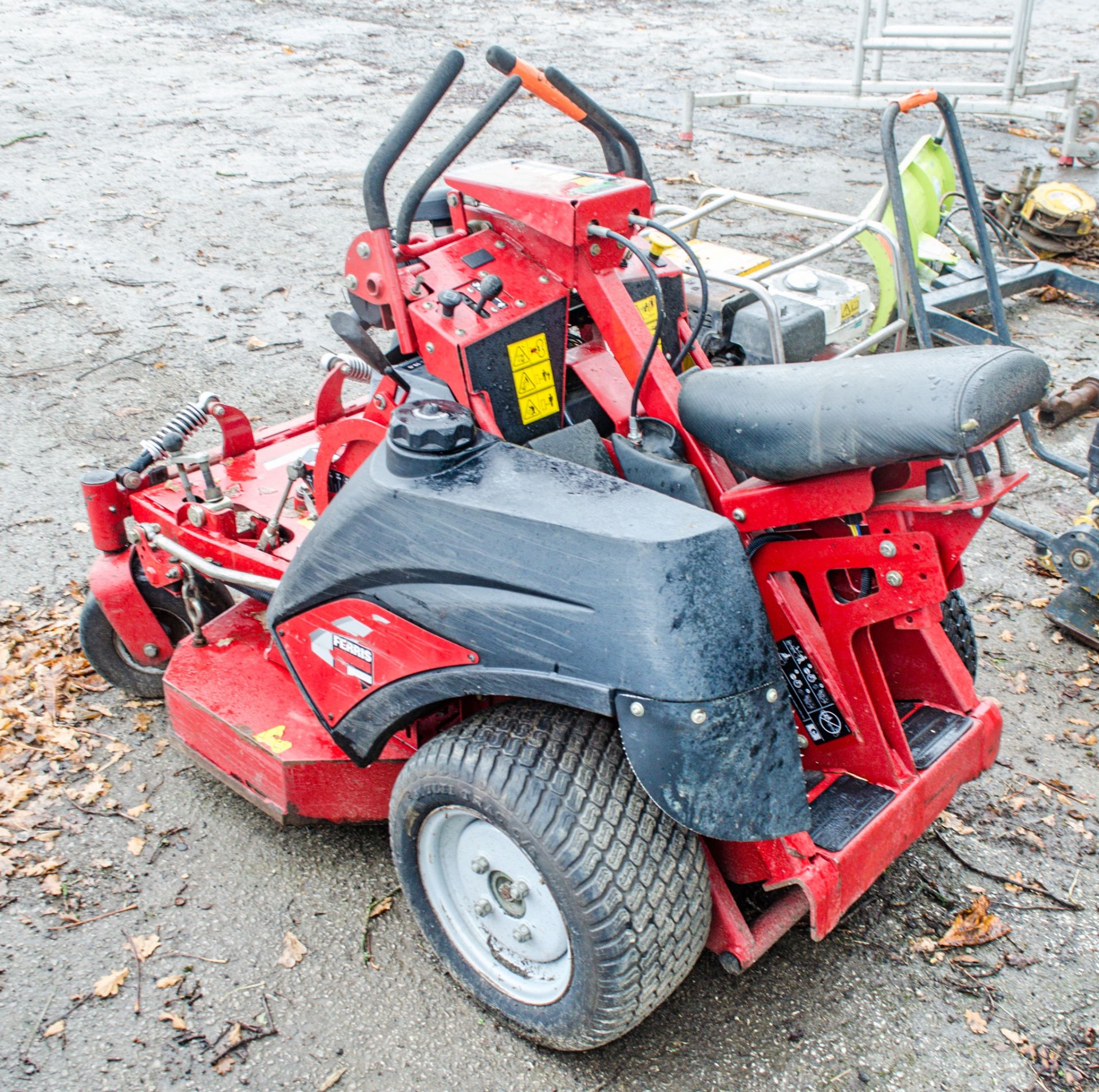 Ferris Evolution 36 petrol driven ride/stand on zero turn mower Recorded Hours: 1118 GPO1812 - Image 4 of 6