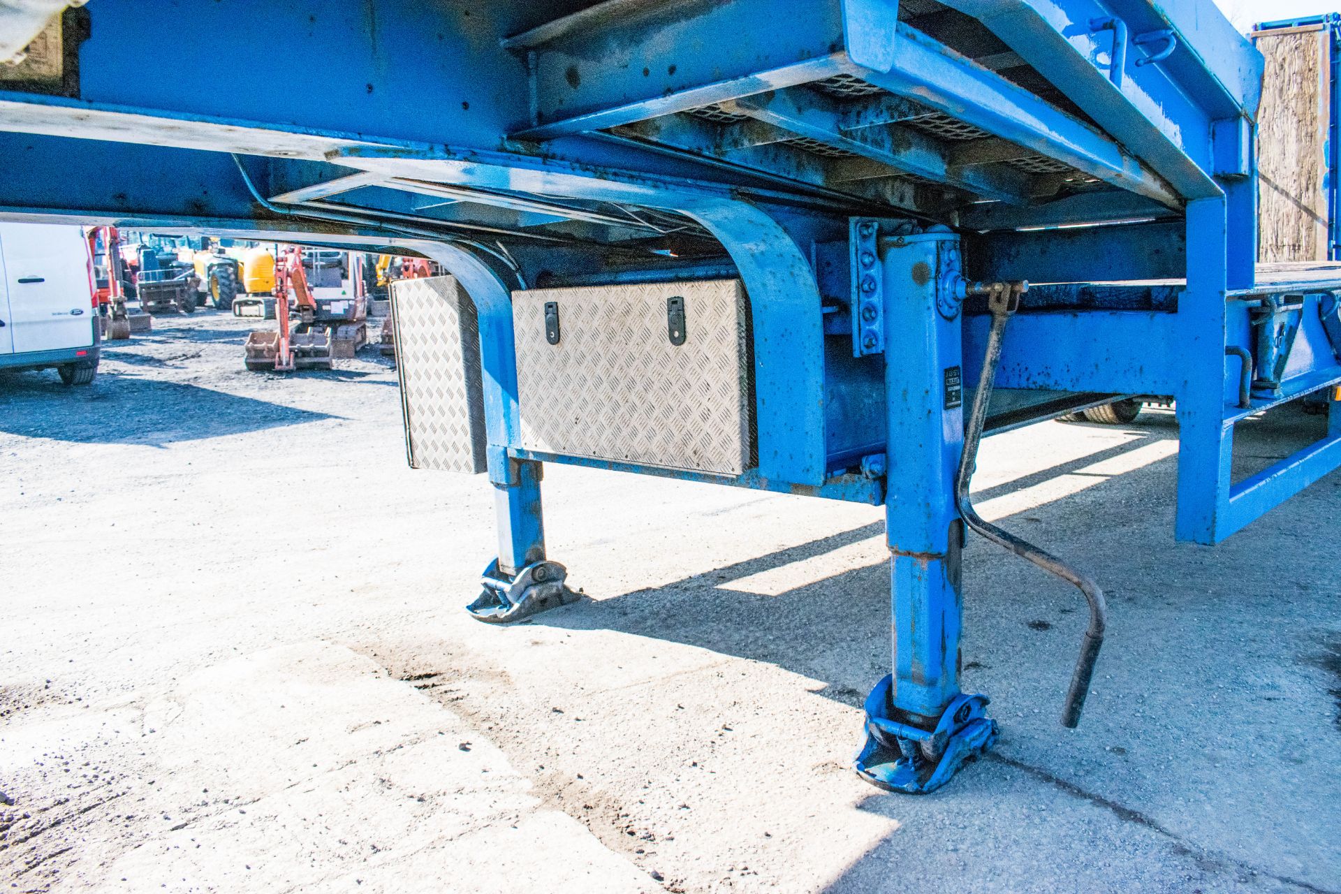 Tirsan tri-axle step frame low loader trailer Year: 2002 Reg: C113884 S/N: 220122 MOT Expires: 31/ - Bild 12 aus 12