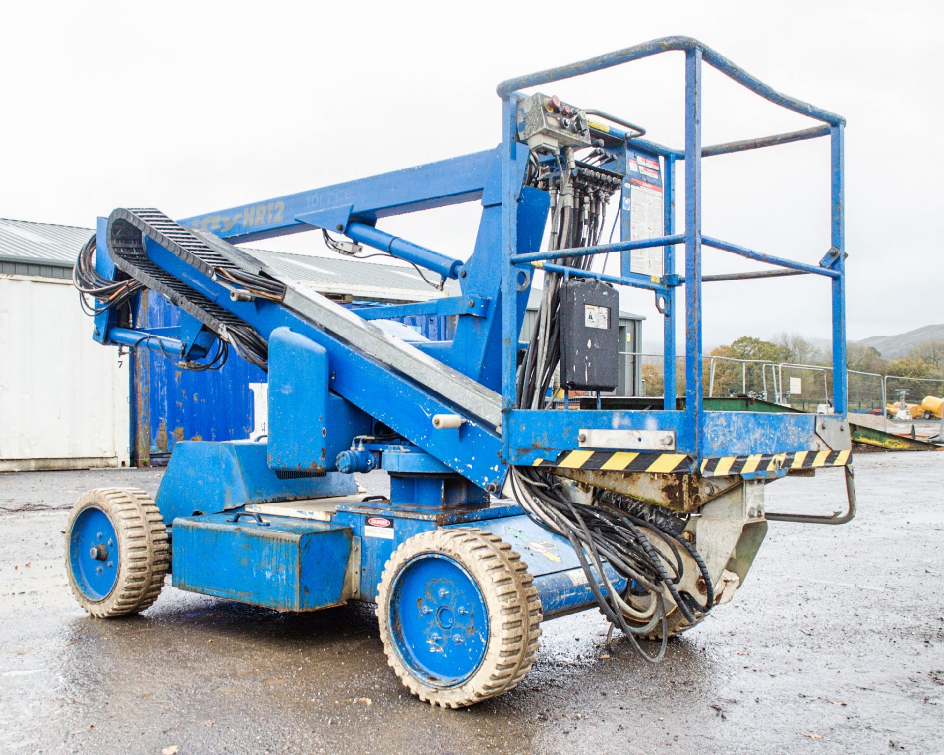 Nifty HR12 NDE 12 metre battery/diesel articulated boom access platform Year: 2008 S/N: 17679 - Image 4 of 12