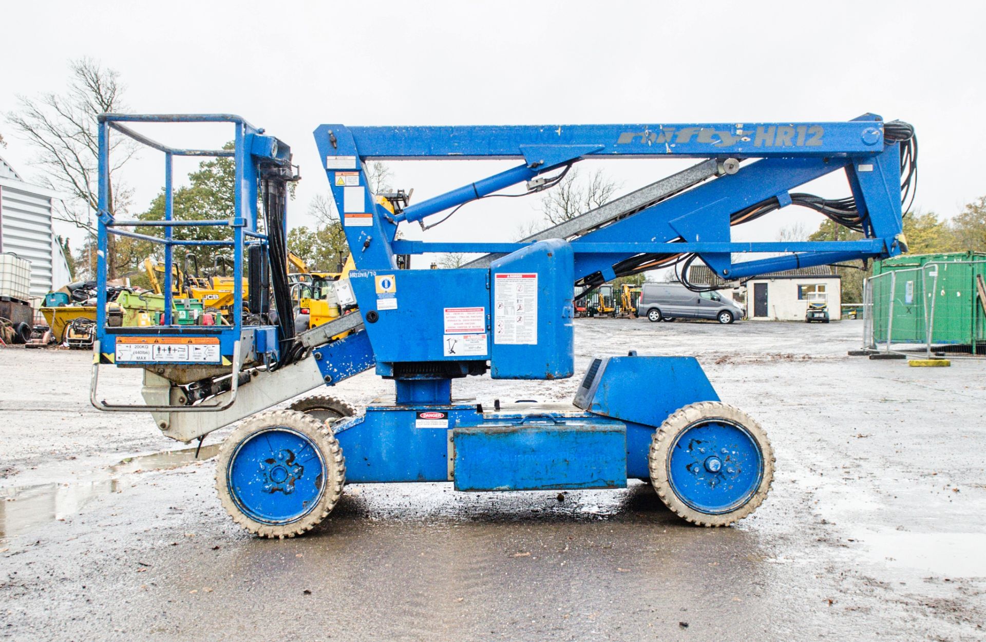 Nifty HR12 NDE 12 metre battery/diesel articulated boom access platform Year: 2008 S/N: 17679 - Image 5 of 12