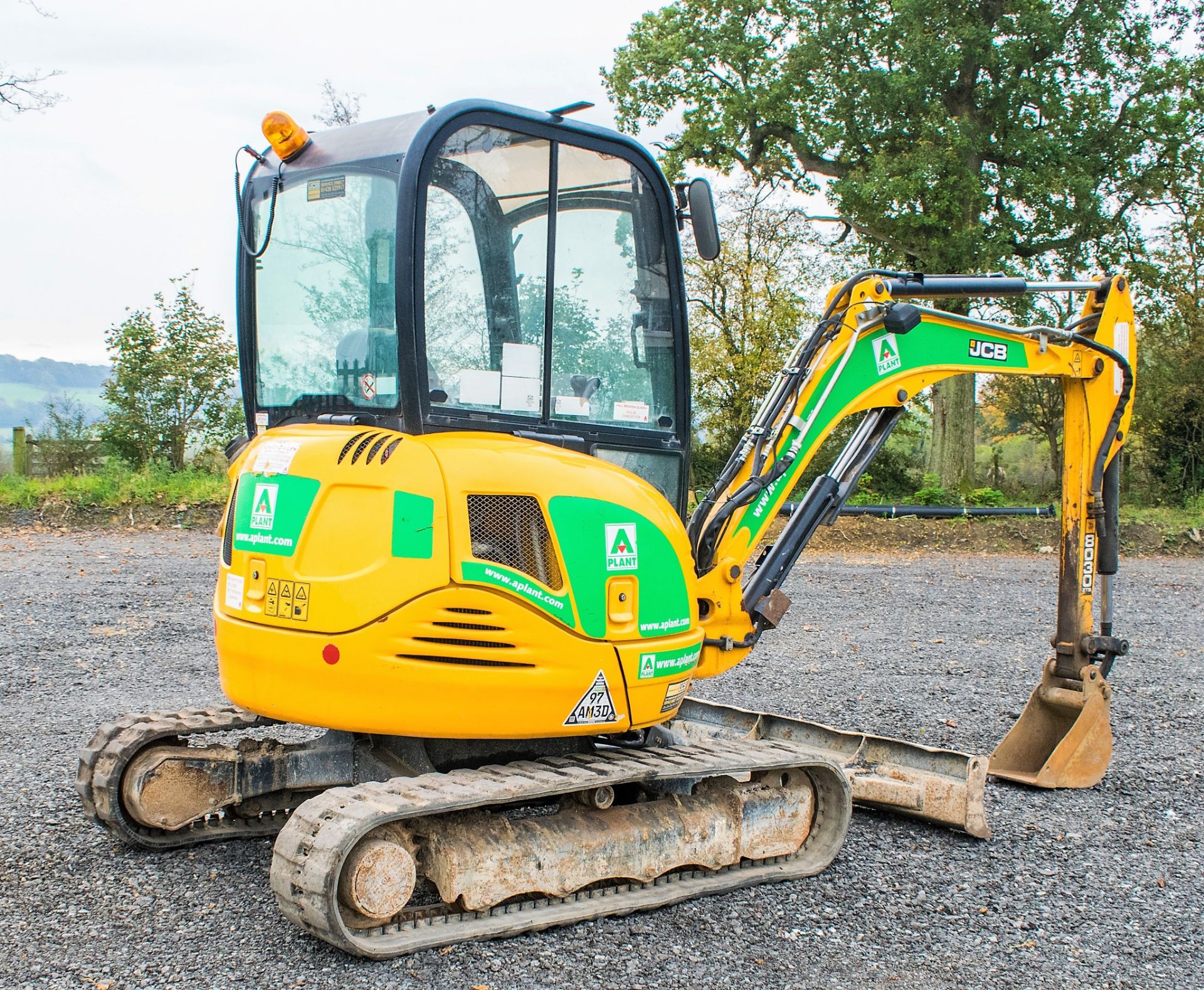 JCB 8030 ZTS 3 tonne rubber tracked zero tail swing mini excavator Year: 2015 S/N: 2432318 - Image 3 of 19