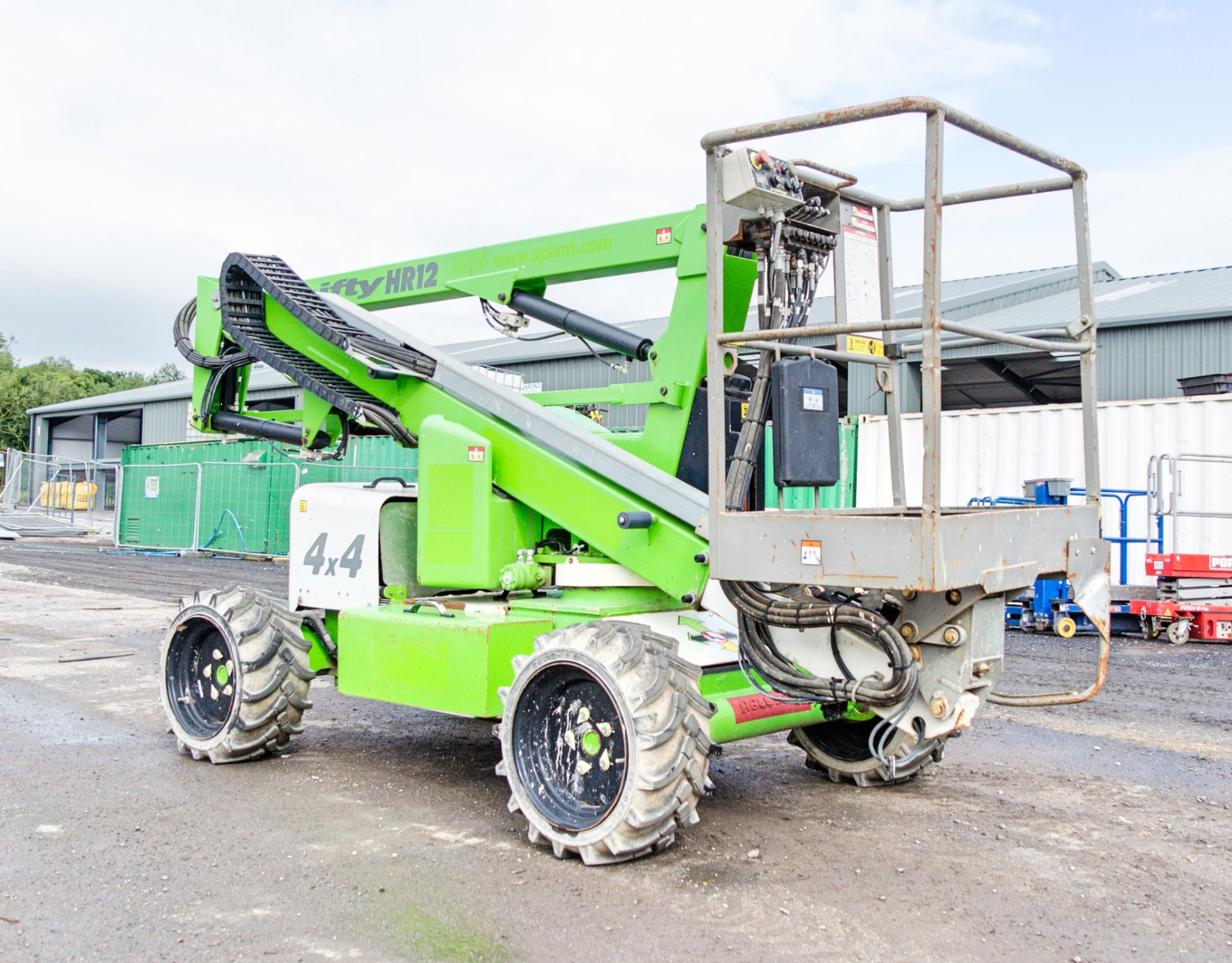 Nifty HR12 4WD diesel driven articulated boom access platform Year: 2014 S/N: 29136 A644582 - Image 2 of 13