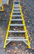 10 tread fibreglass framed step ladder A672301