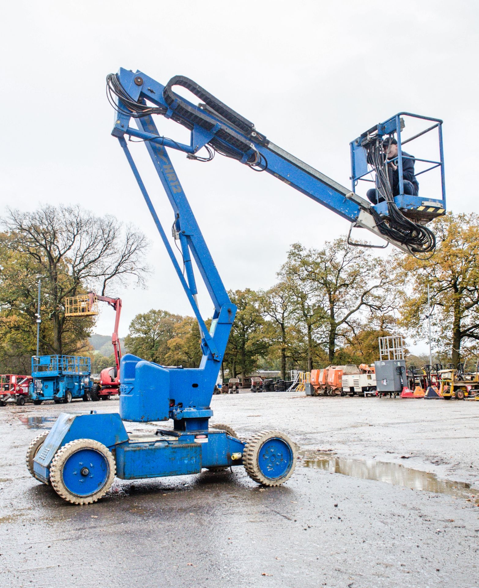 Nifty HR12 NDE 12 metre battery/diesel articulated boom access platform Year: 2008 S/N: 17679 - Image 9 of 12