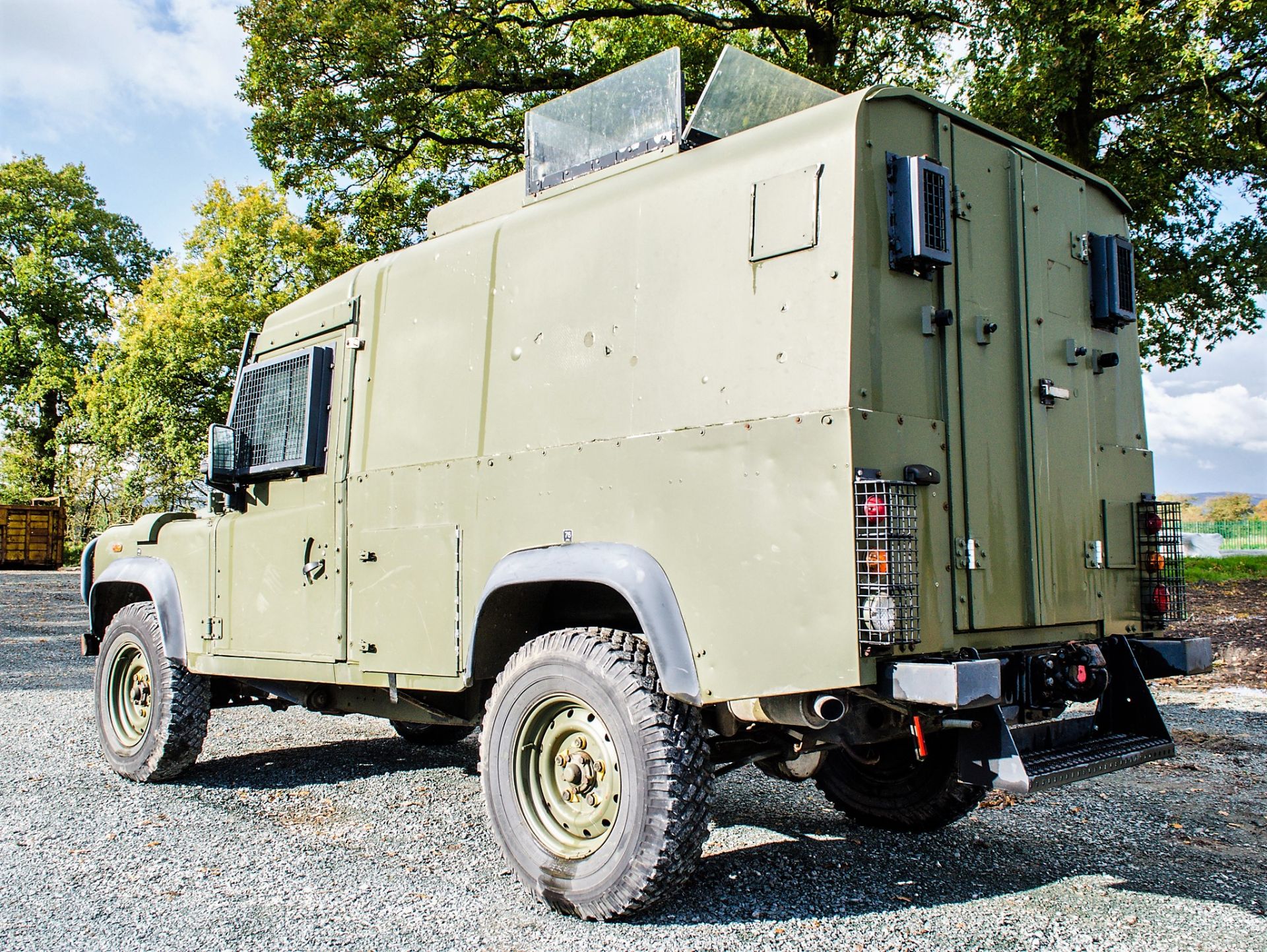 Land Rover Defender 110 300 TDi Snatch armoured 4WD utility vehicle (Ex MOD) In Service Registration - Image 3 of 27