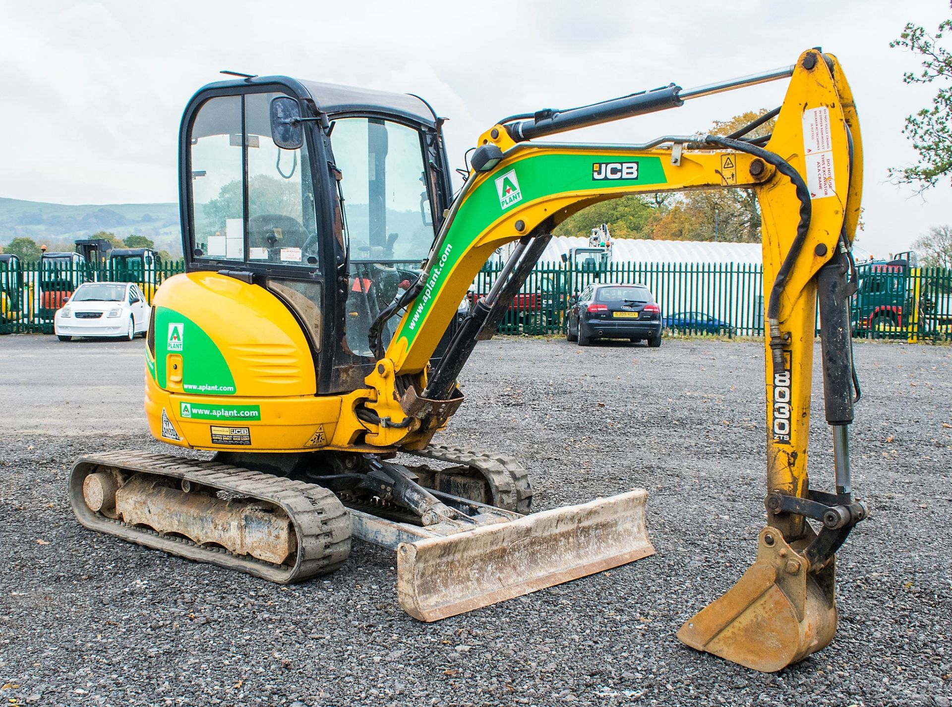 JCB 8030 ZTS 3 tonne rubber tracked zero tail swing mini excavator Year: 2015 S/N: 2432318 - Image 2 of 19