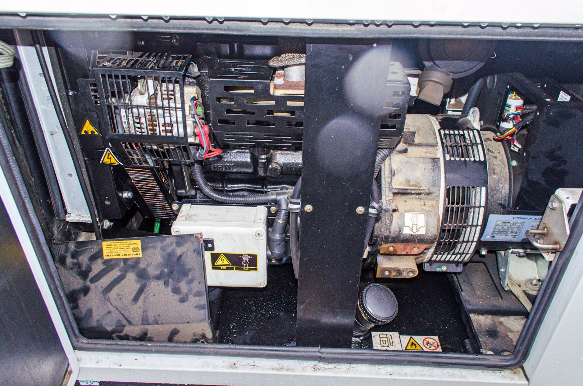 SDMO RC16CC 15 kva diesel driven generator Year: 2015 S/N: 15005632 Recorded Hours: 9245 A676006 - Image 3 of 6