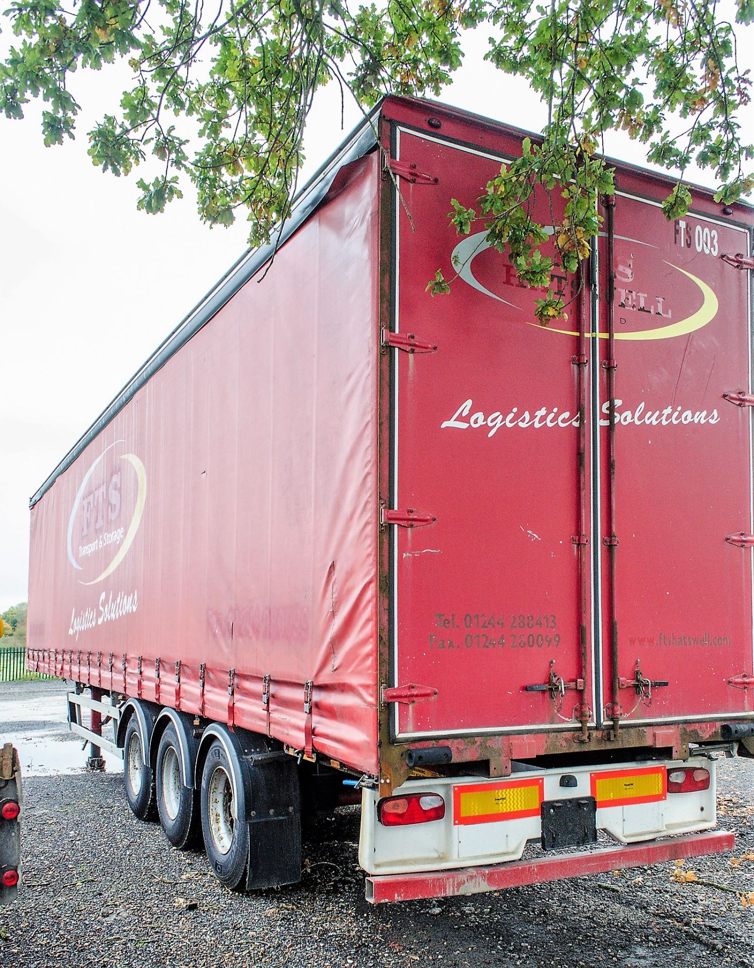 Fruehauf 13.6 metre tri axle curtain sided trailer Year: 2003 Identification Number: C140710 S/N: - Image 3 of 12