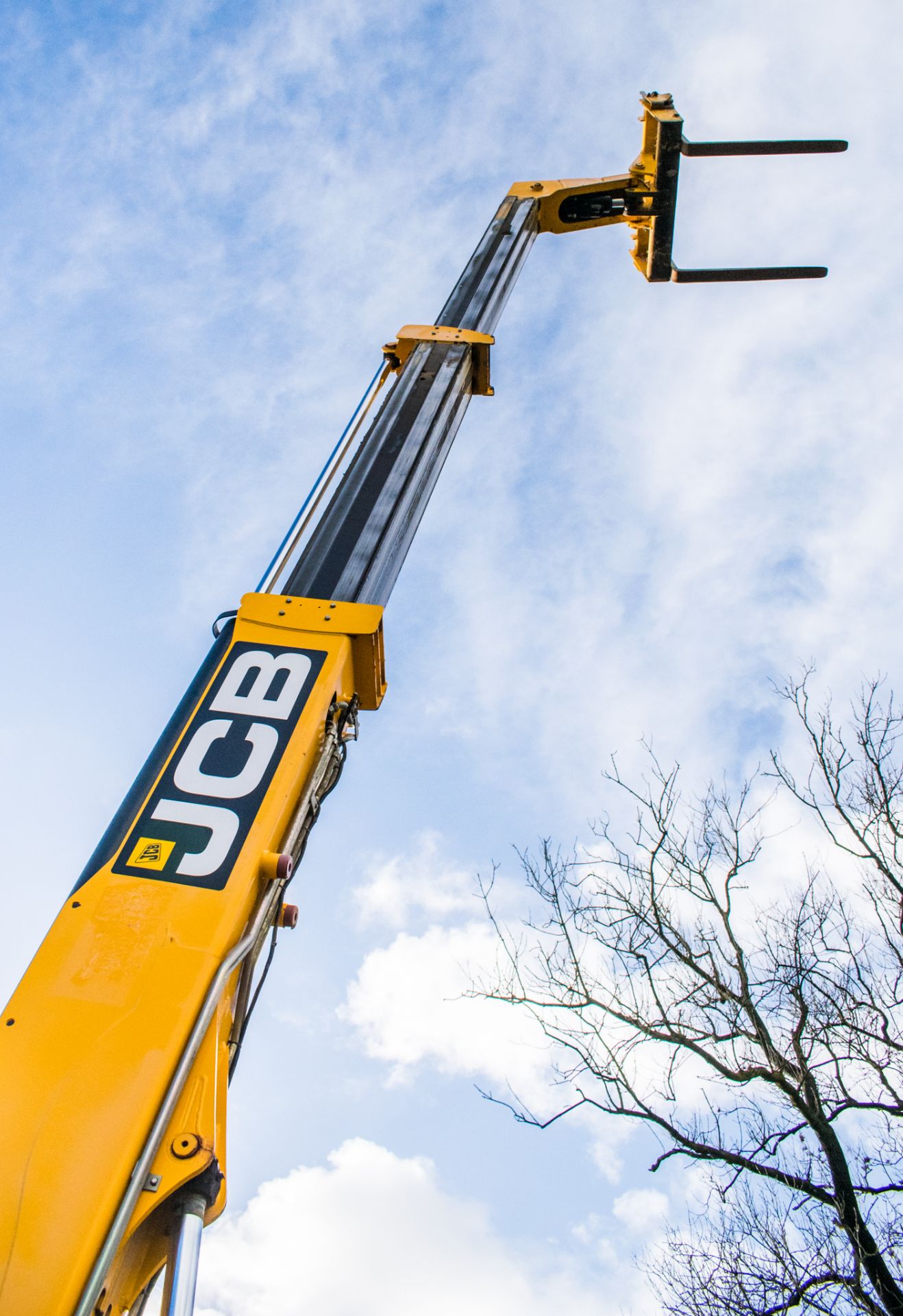 JCB 535-125 12.5 metre telescopic handler Registration Number: MX62 BBZ Year: 2012 S/N: 2145026 - Image 10 of 21