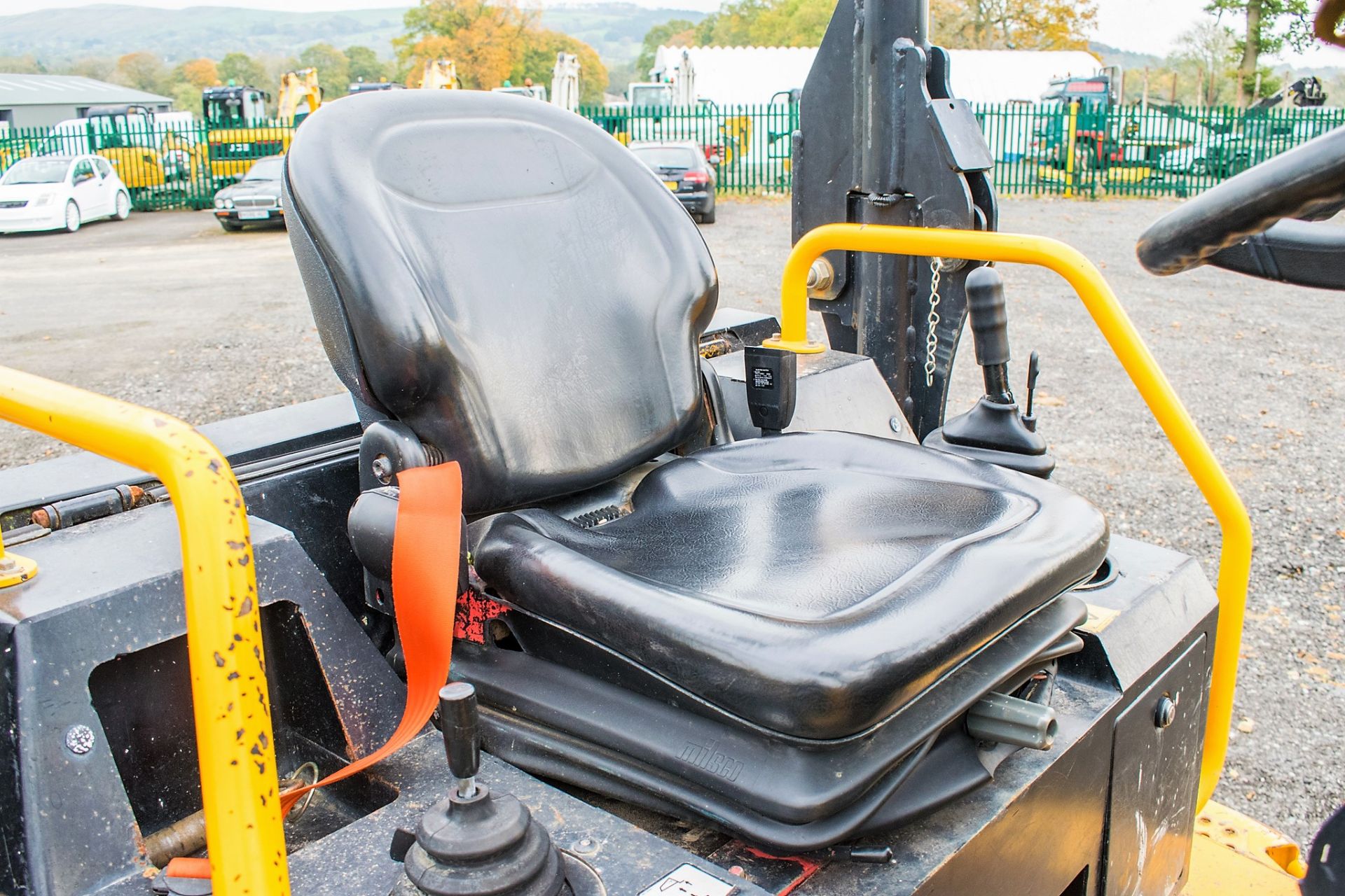 JCB 9T-1 9 tonne straight skip dumper Year: 2018 S/N: J2561073 Recorded Hours: 1015 6297 c/w Front - Image 15 of 16