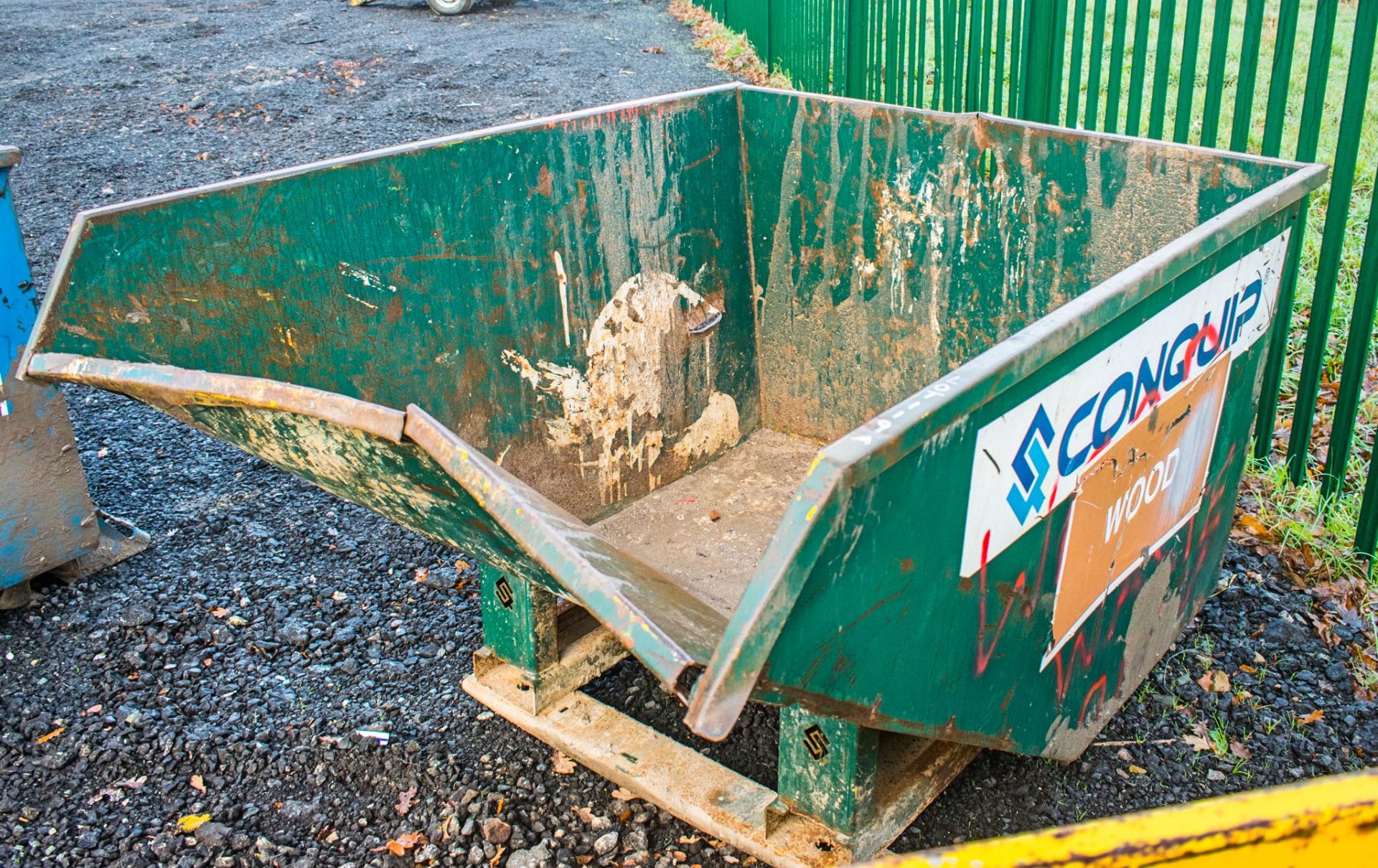 Conquip tipping skip