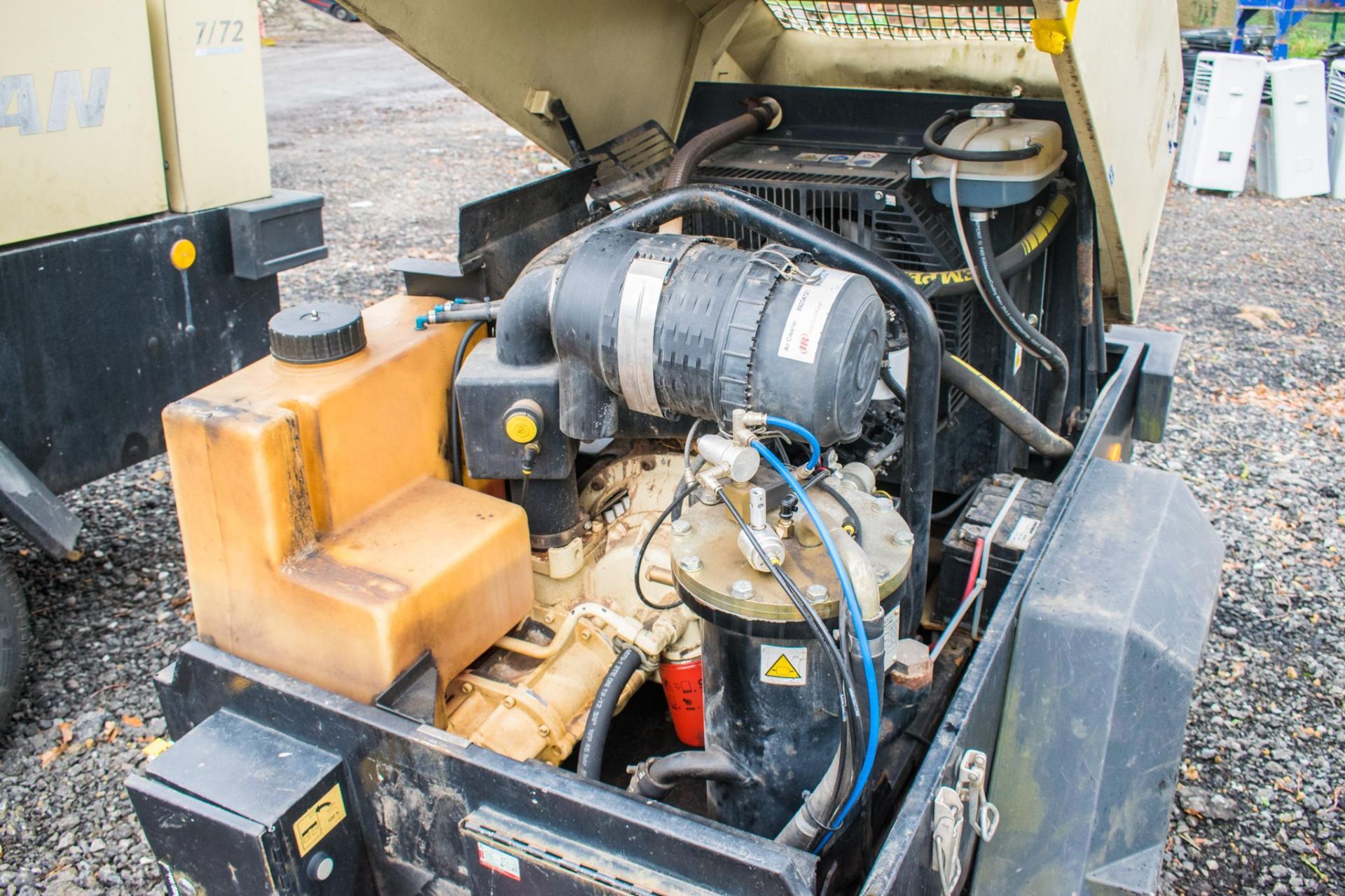 Doosan 7/26E diesel driven fast tow mobile air compressor/generator S/N: 109189 Recorded Hours: 1129 - Image 3 of 6