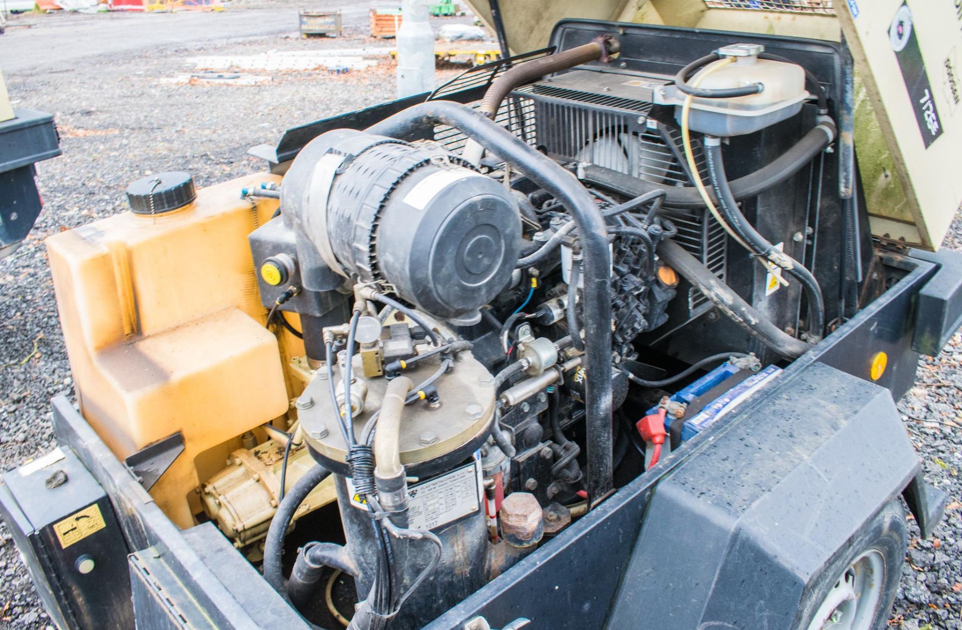 Ingersoll Rand 7/26E diesel driven fast tow mobile air compressor/generator Year: 2011 S/N: 108809 - Image 3 of 6