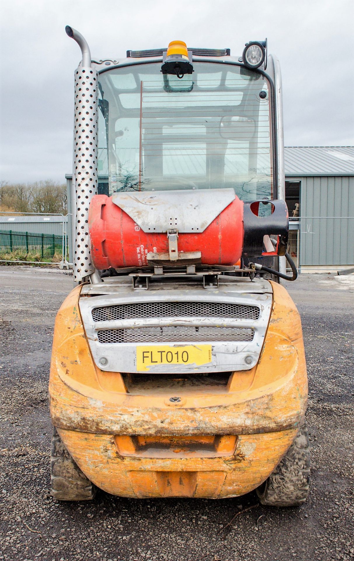 Still RX60-25 2.5 tonne gas powered fork lift truck Year: 2010 S/N: A00030 Recorded Hours: 10648 - Image 6 of 15