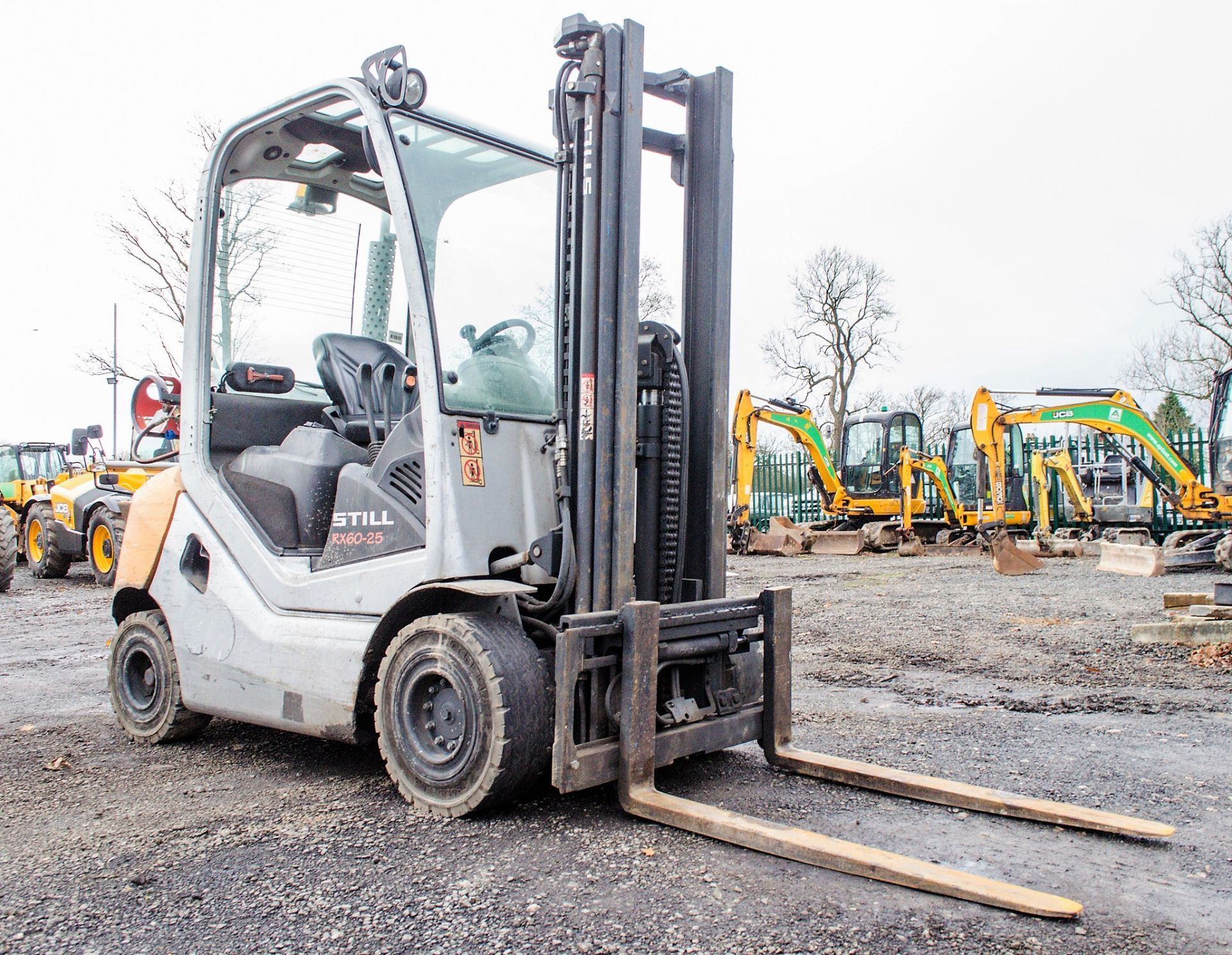 Still RX60-25 2.5 tonne gas powered fork lift truck Year: 2010 S/N: A00030 Recorded Hours: 10648 - Image 2 of 15