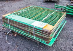 Pallet of 4ft mesh panels