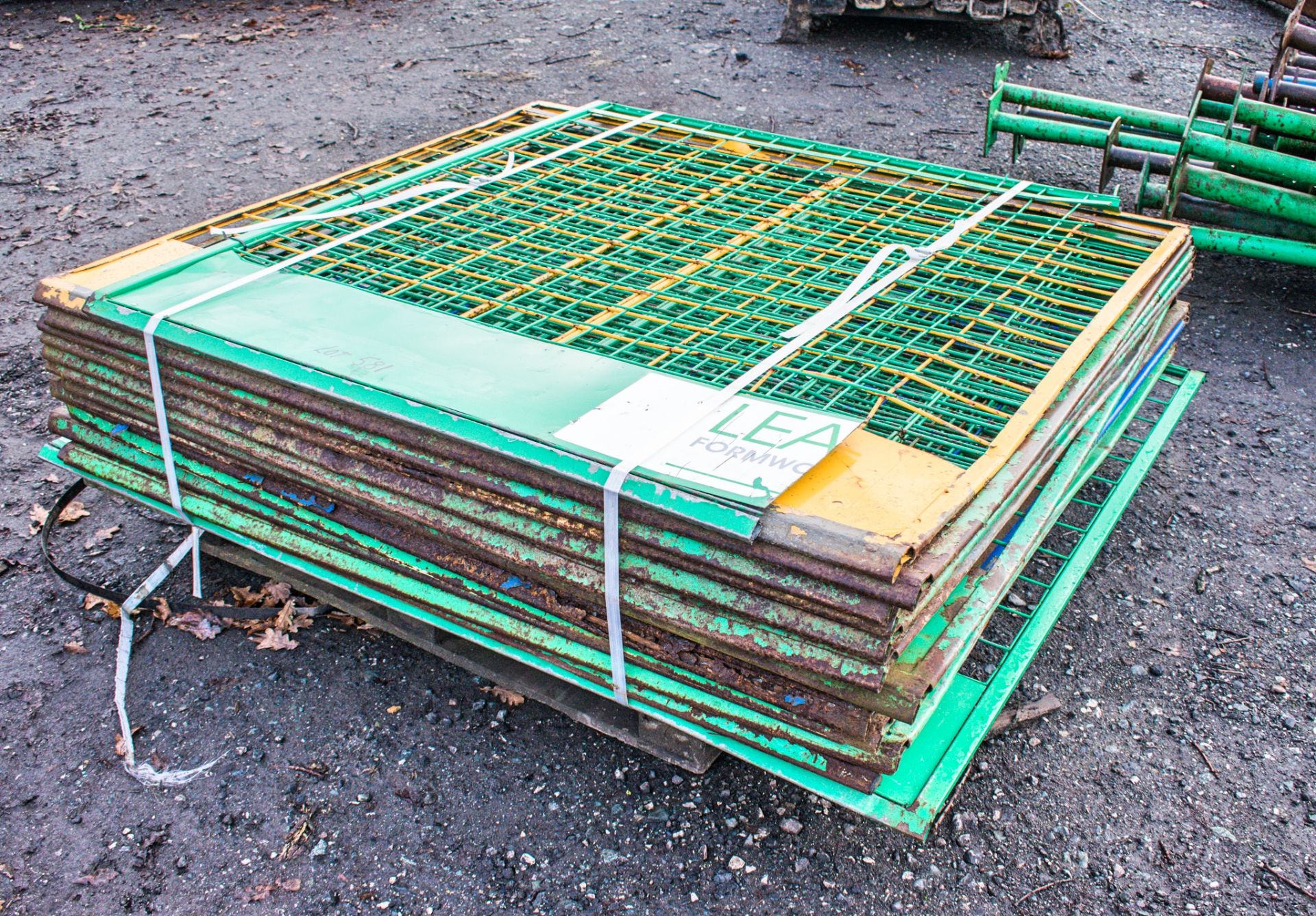 Pallet of 4ft mesh panels