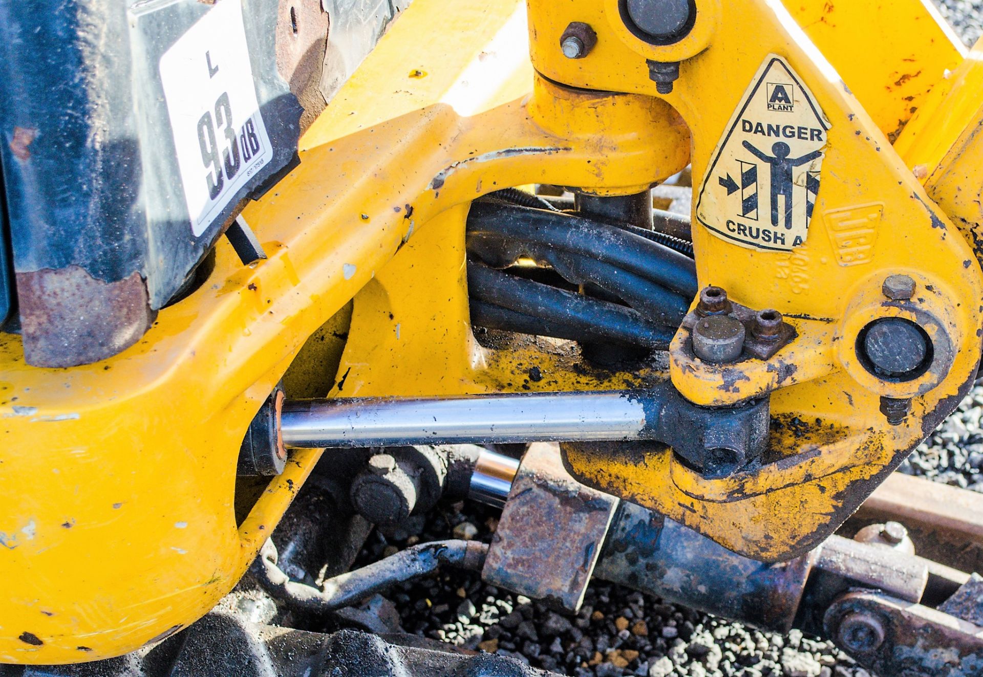 JCB 801.6 1.5 tonne rubber tracked mini excavator Year: 2013 S/N: 2071477 Recorded Hours: 1477 - Image 17 of 25