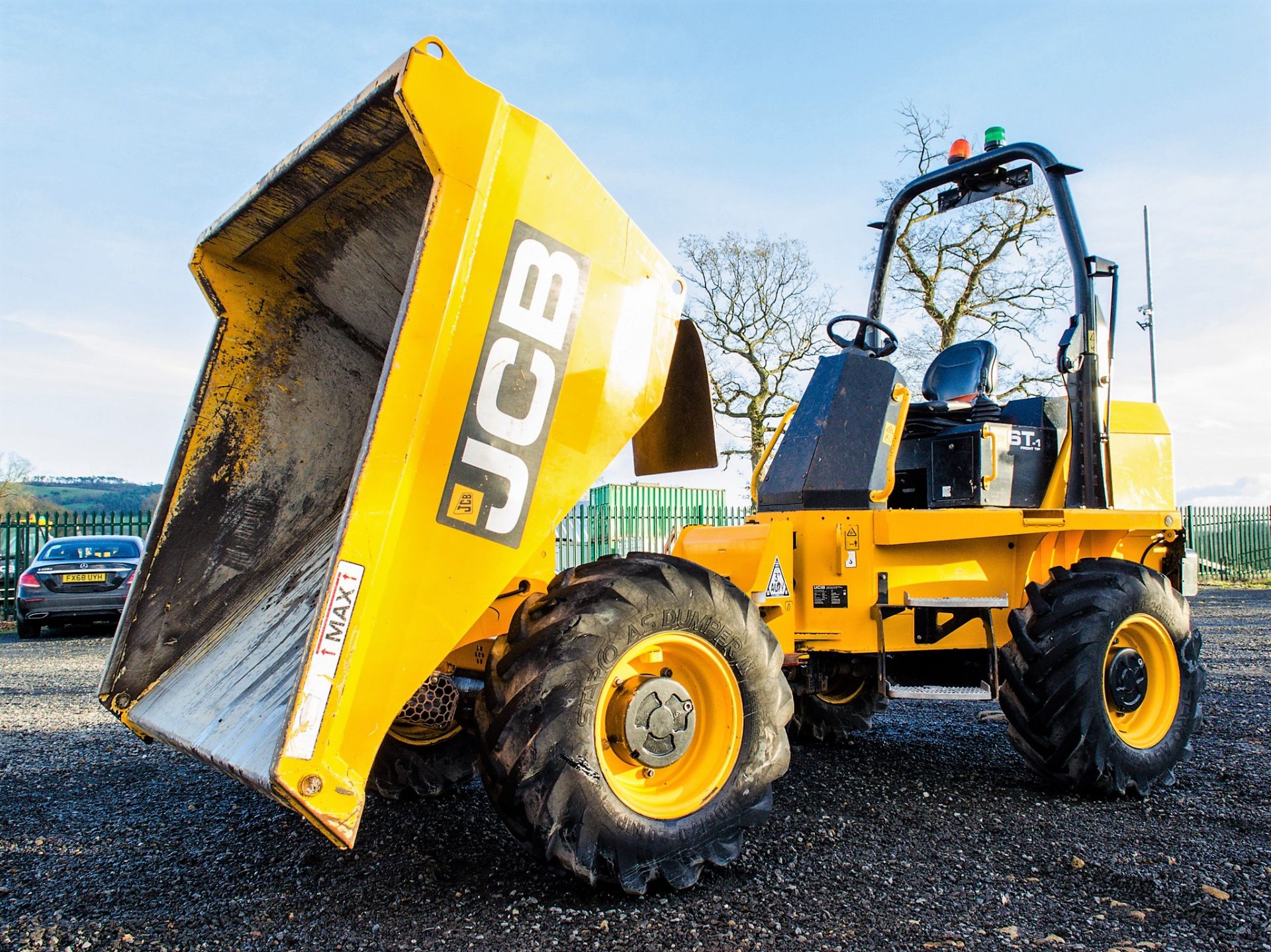 JCB 6 tonne straight skip dumper Year: 2018 S/N: J2561385 Recorded Hours: 601 MA68 HTG - Image 9 of 22