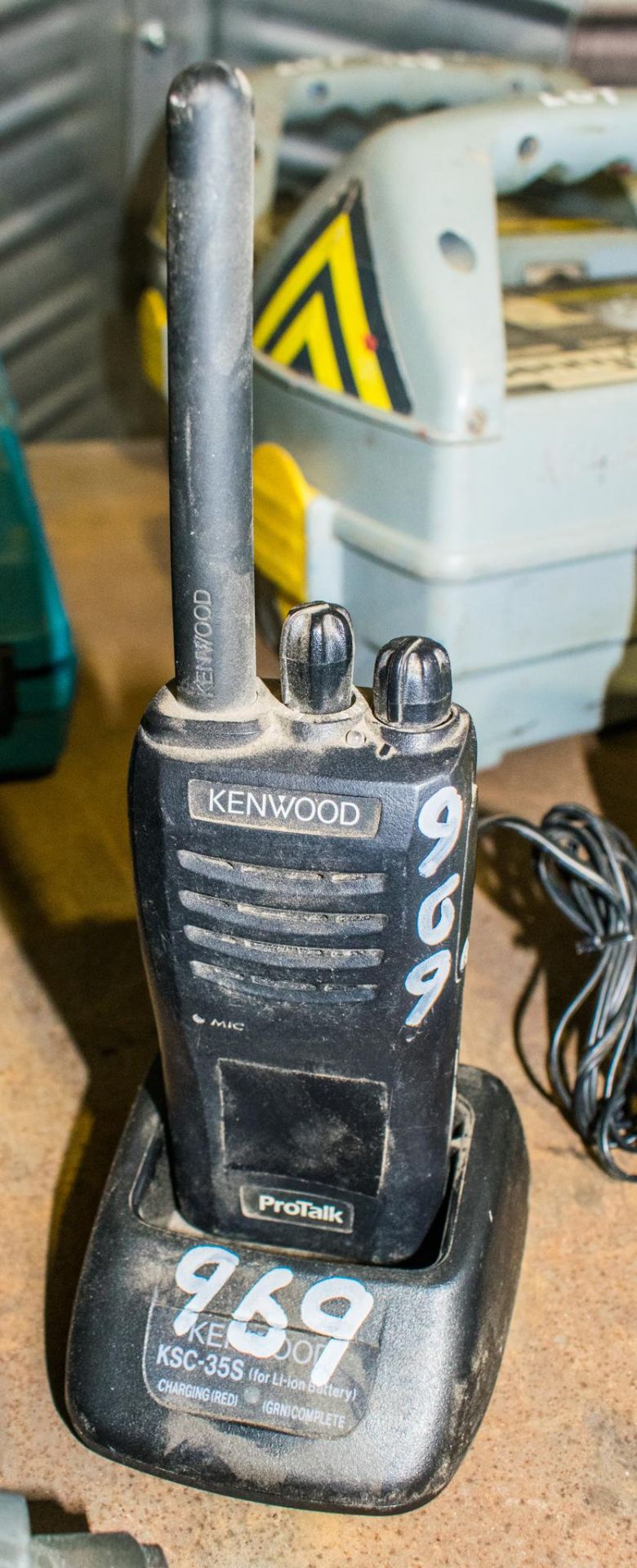 Kenwood 2-way radio c/w charger A850349