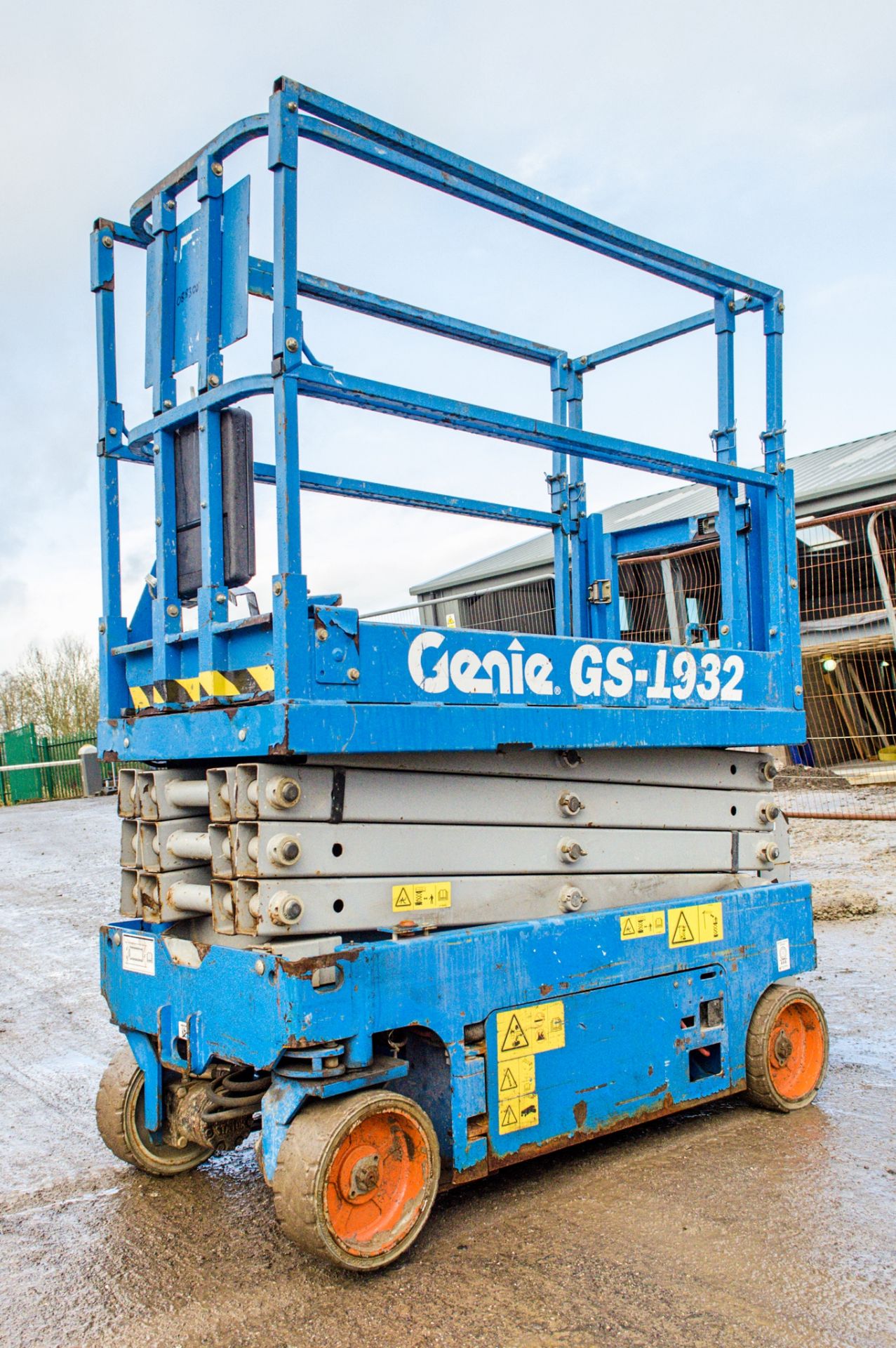 Genie GS1932 battery electric scissor lift access platform Recorded Hours: 153 08830079 - Image 2 of 5