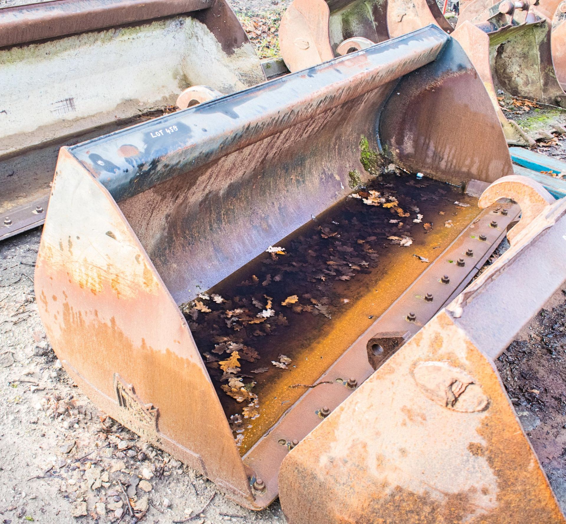 7 ft telescopic handler bucket