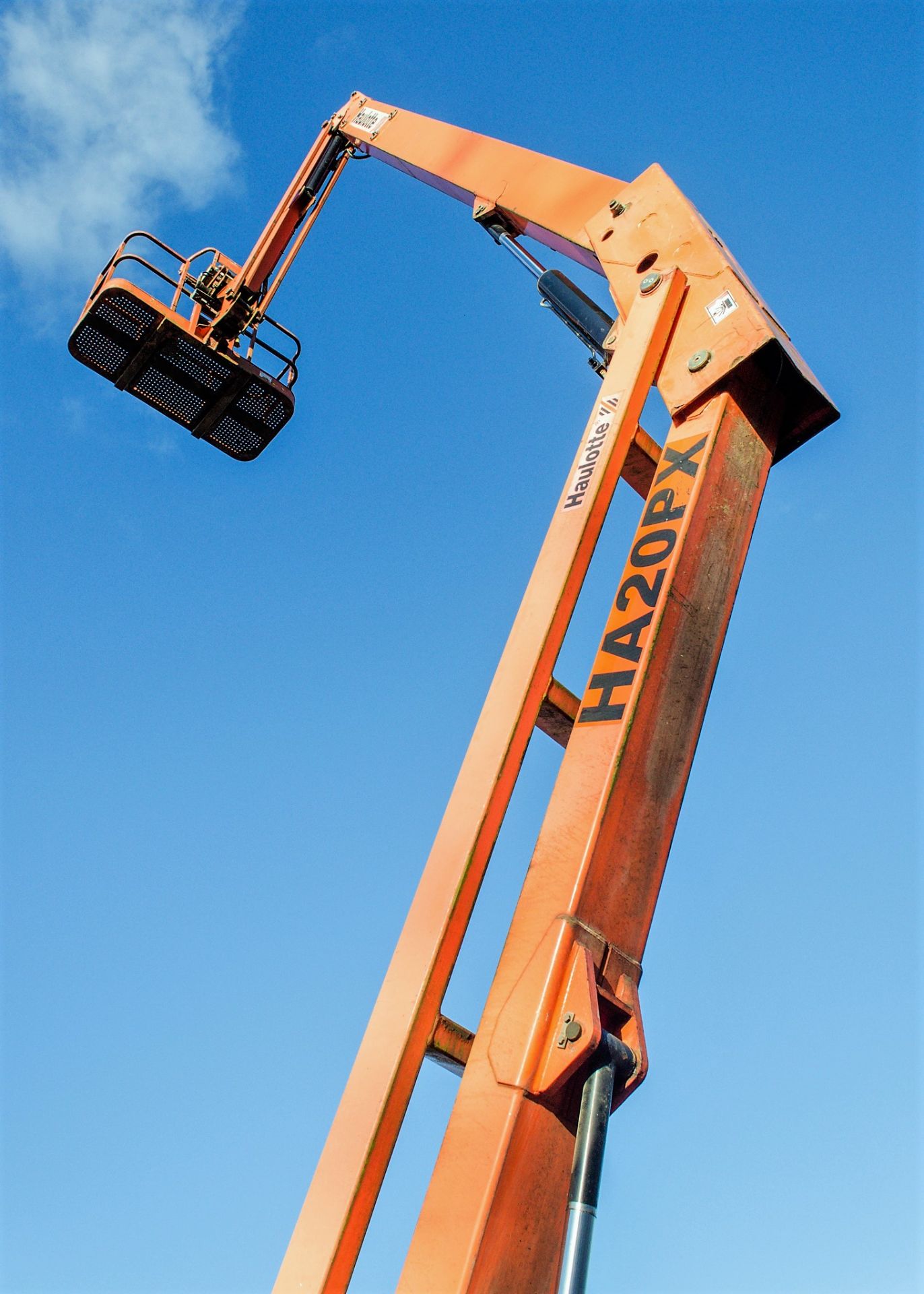 Haulotte HA20PX 20 metre diesel driven 4WD articulated boom access platform Year: 2004 S/N: AD108793 - Image 8 of 15