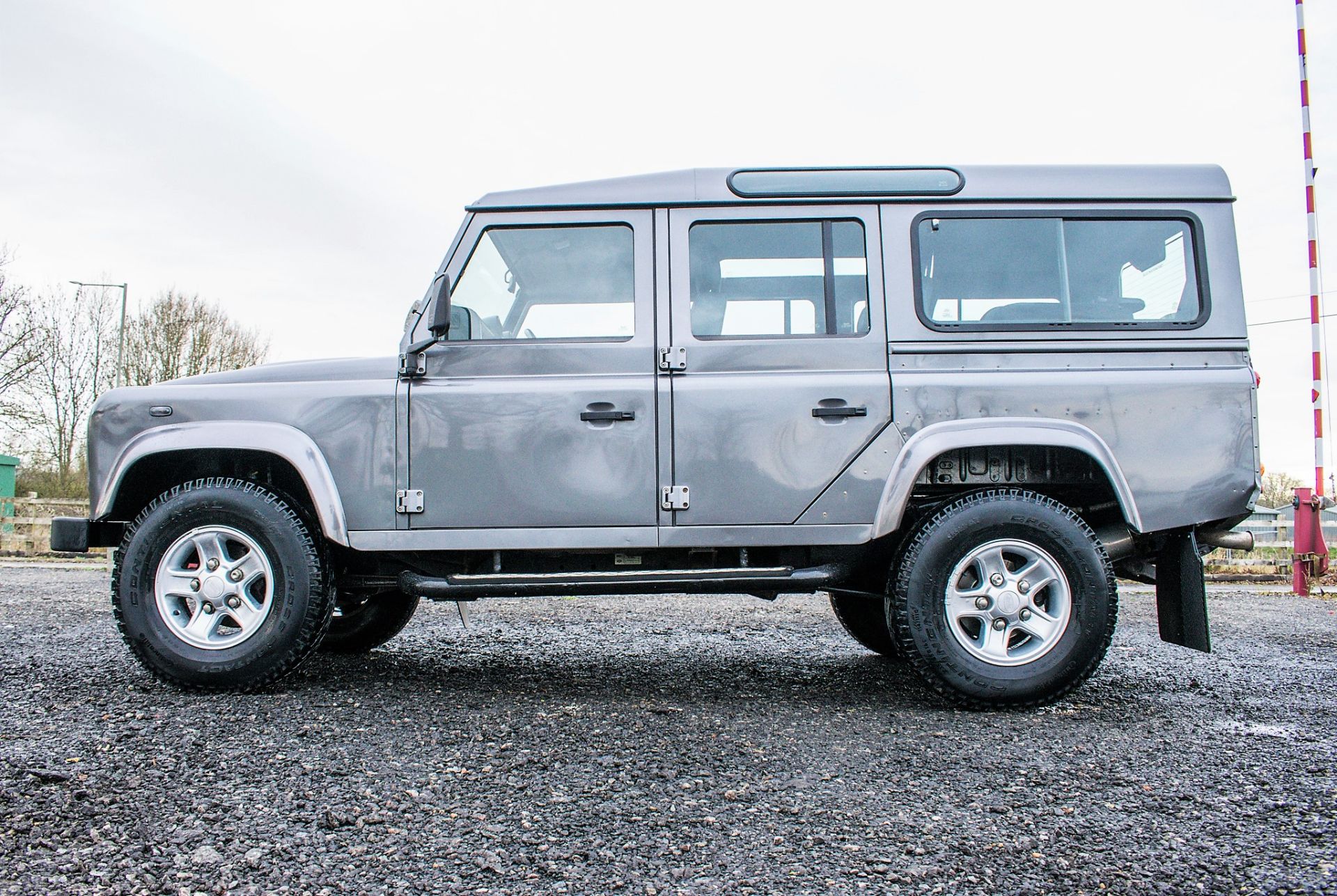 Land Rover Defender 110 XS TD 4 wheel drive utility vehicle Registration Number: YH14 ZVZ Date of - Image 9 of 34