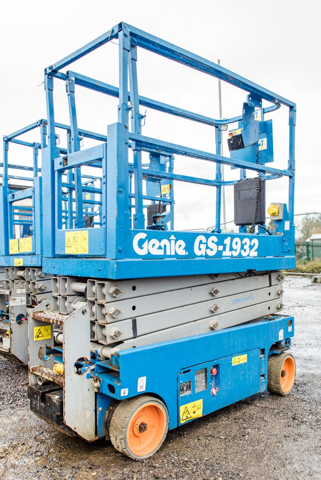 Genie GS1932 battery electric scissor lift access platform Recorded Hours: 152 08830078 - Image 2 of 5