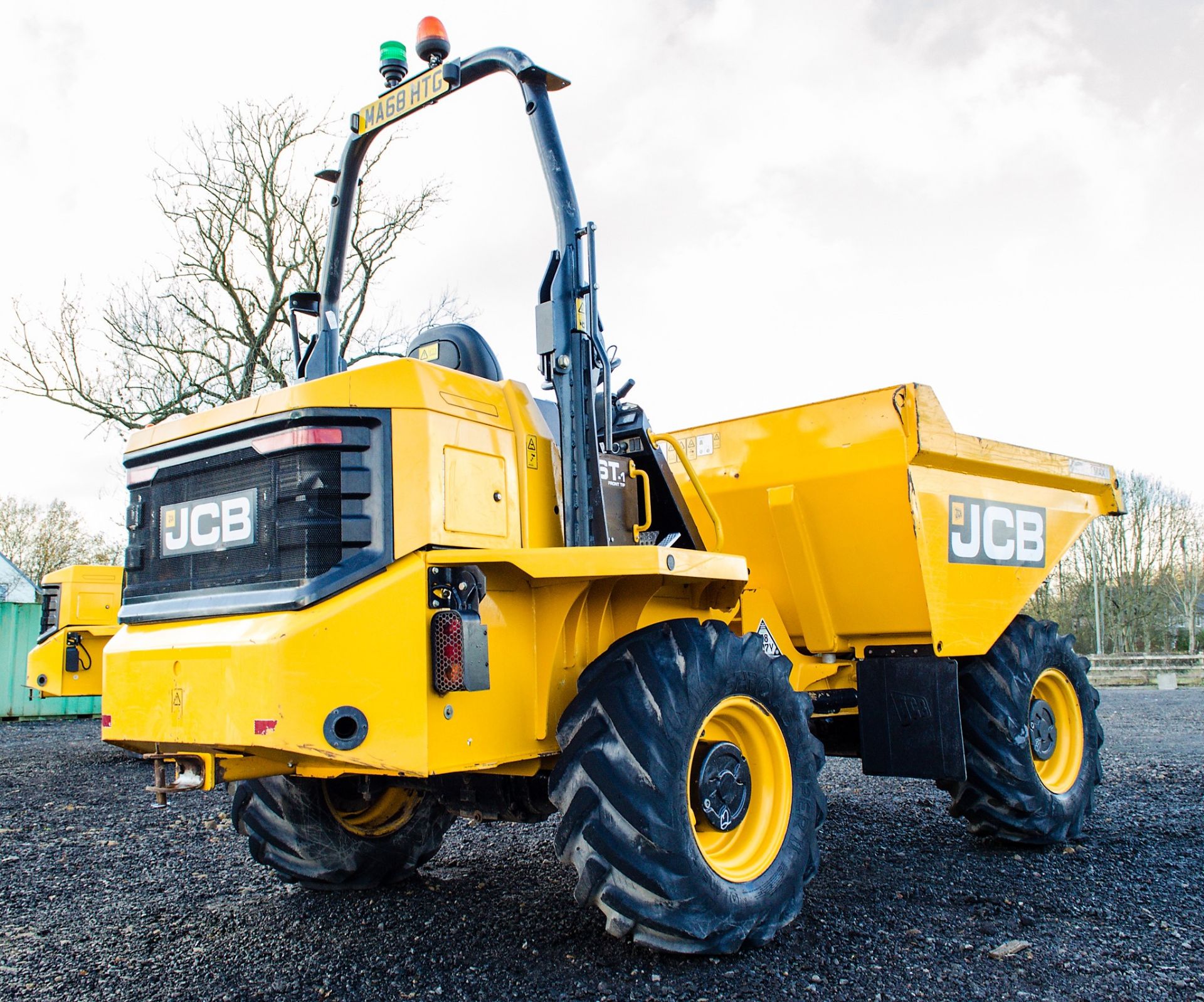 JCB 6 tonne straight skip dumper Year: 2018 S/N: J2561385 Recorded Hours: 601 MA68 HTG - Image 3 of 22