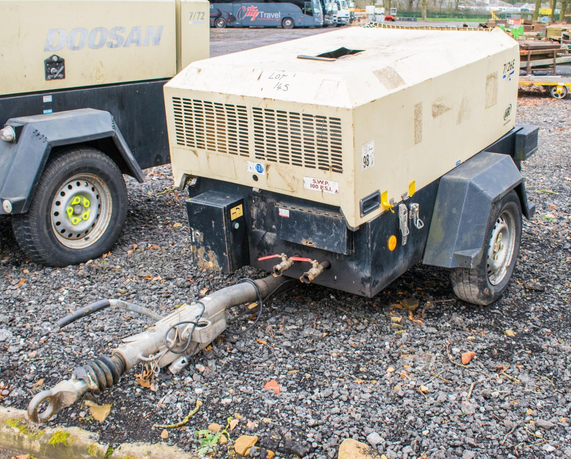 Doosan 7/26E diesel driven fast tow mobile air compressor/generator S/N: 109189 Recorded Hours: 1129