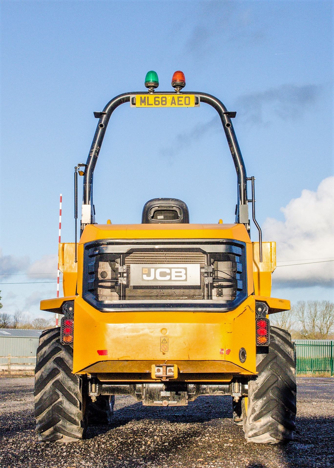 JCB 6 tonne straight skip dumper Year: 2018 S/N: J2561407 Recorded Hours: 606 ML68 AEO - Image 6 of 22