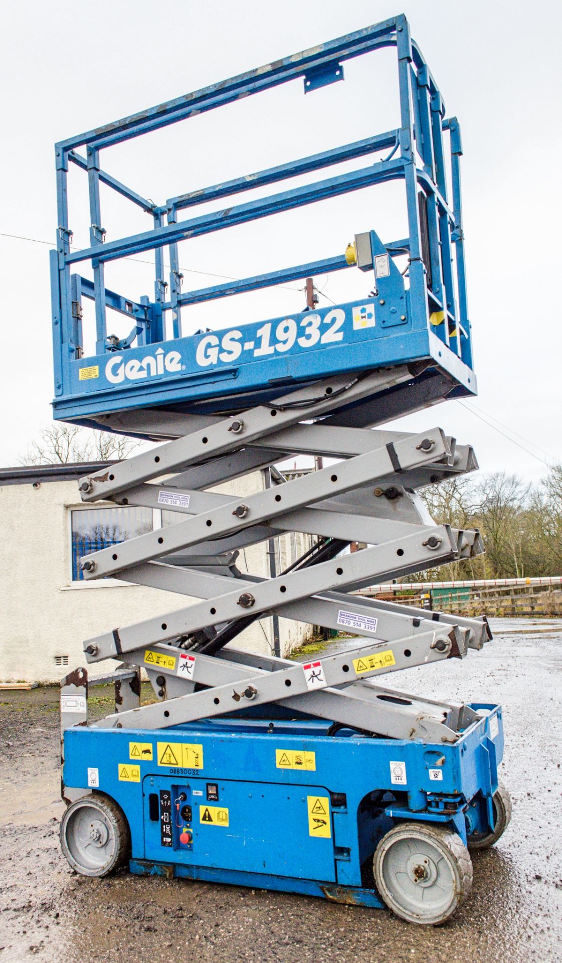 Genie GS1932 battery electric scissor lift access platform Recorded Hours: 300 08830032 - Image 3 of 5