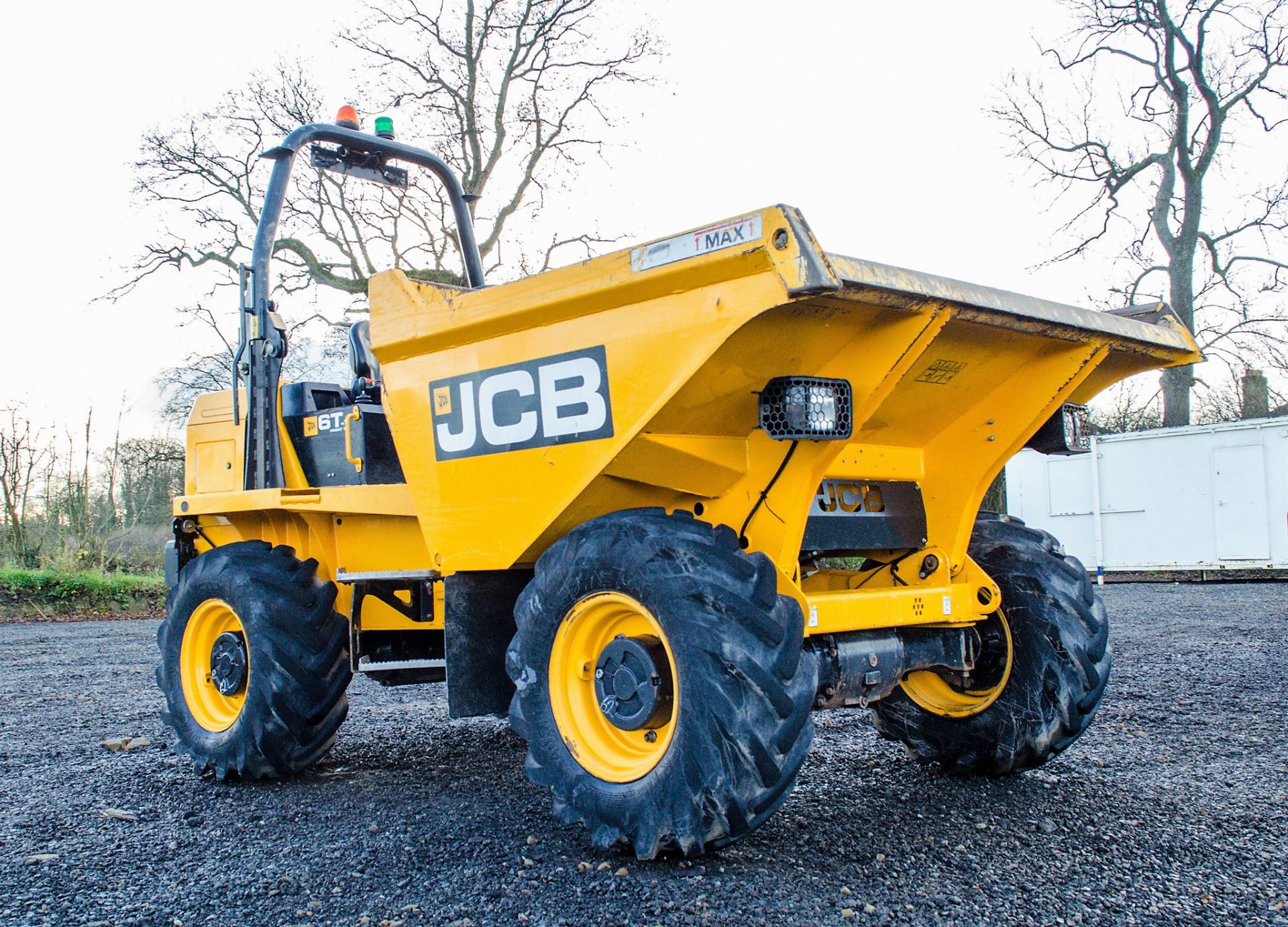 JCB 6 tonne straight skip dumper Year: 2018 S/N: J2561385 Recorded Hours: 601 MA68 HTG - Image 2 of 22