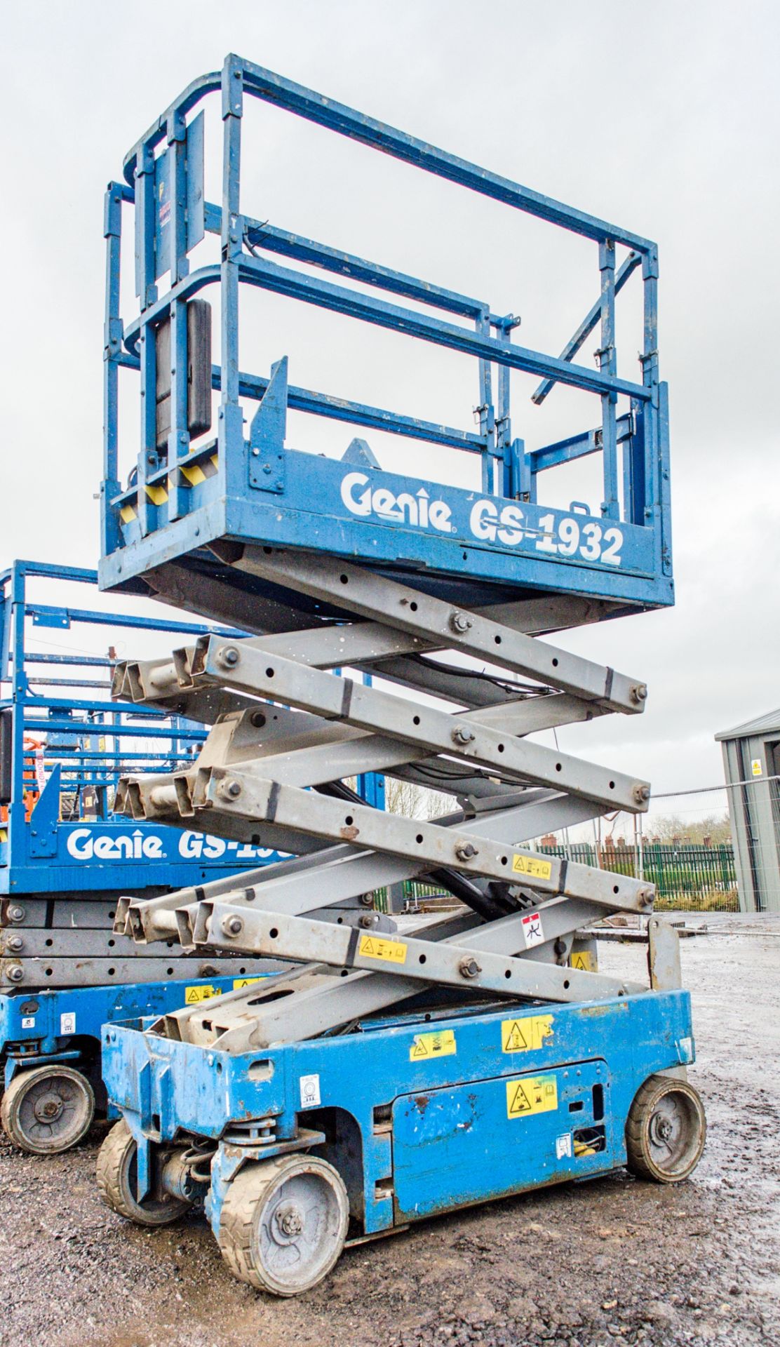Genie GS1932 battery electric scissor lift access platform Recorded Hours: 328 08830033 - Image 3 of 5